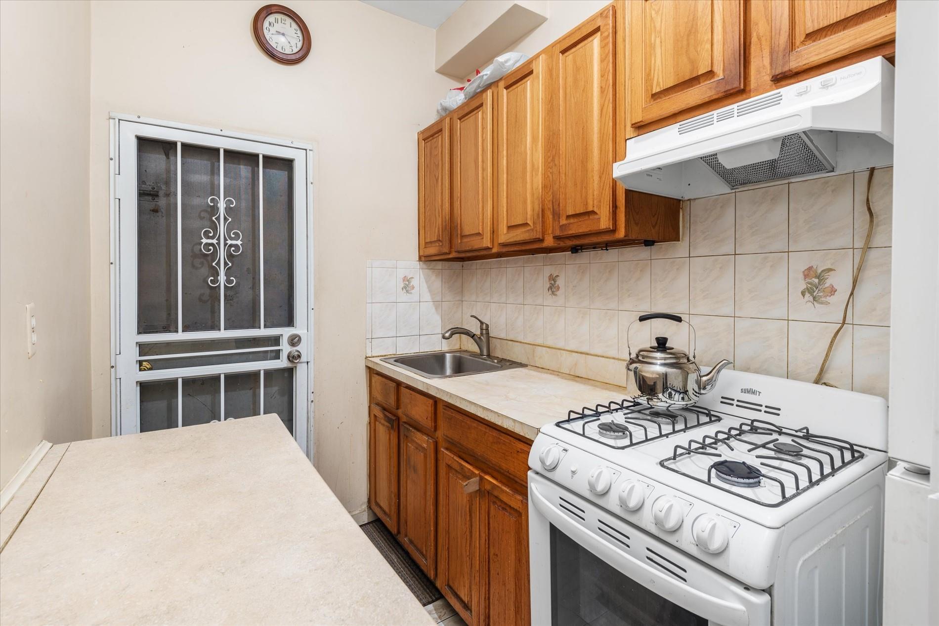 Single Family Lafayette  Brooklyn, NY 11238, MLS-811051-5