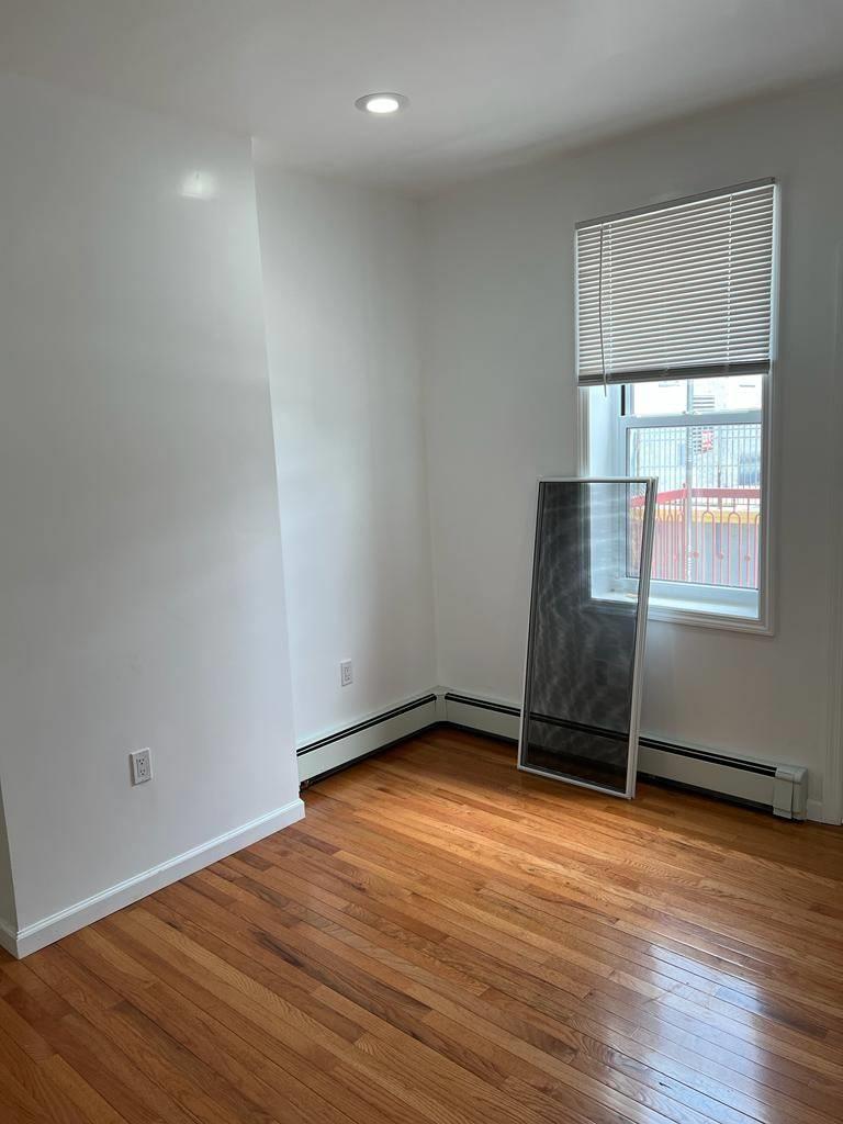 Single Family Waterbury  Bronx, NY 10462, MLS-811176-10