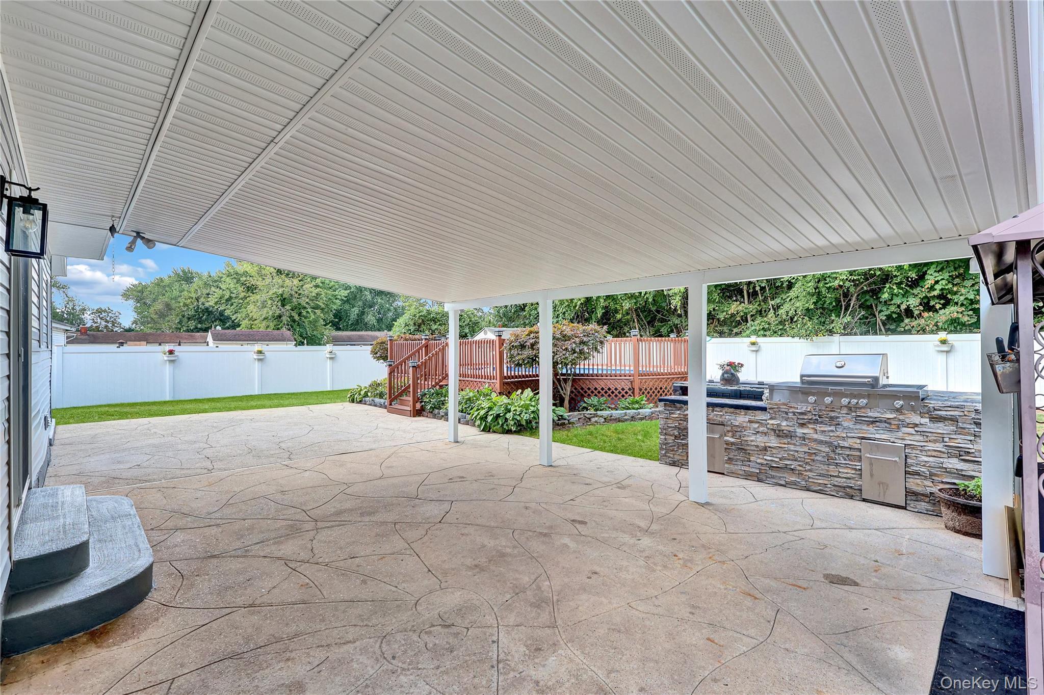 Single Family Dare  Suffolk County, NY 11784, MLS-811205-35