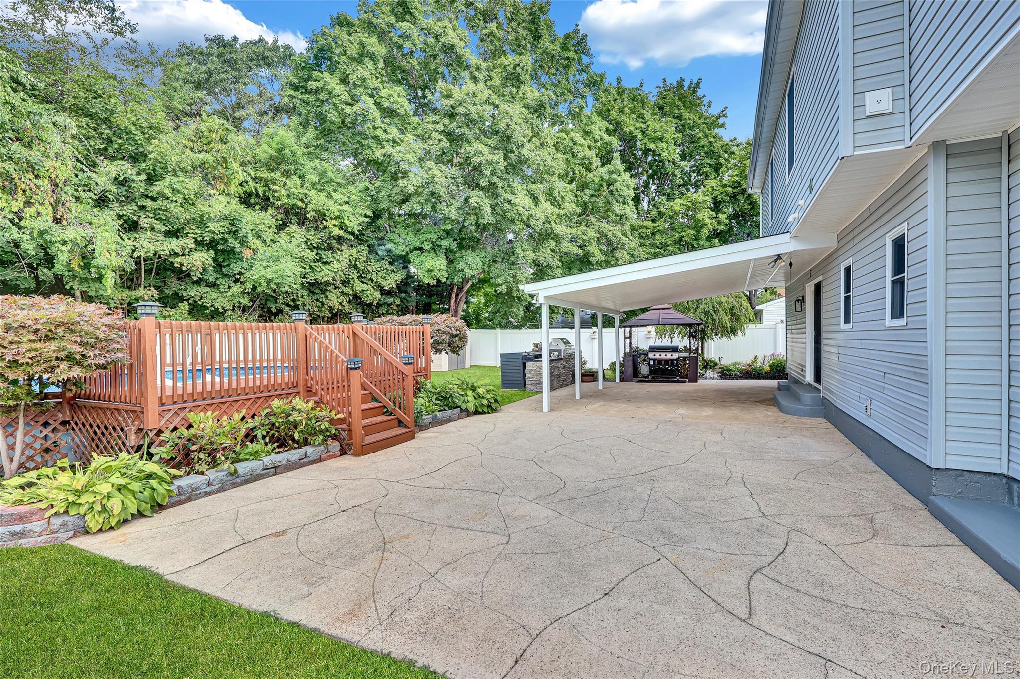 Single Family Dare  Suffolk County, NY 11784, MLS-811205-36