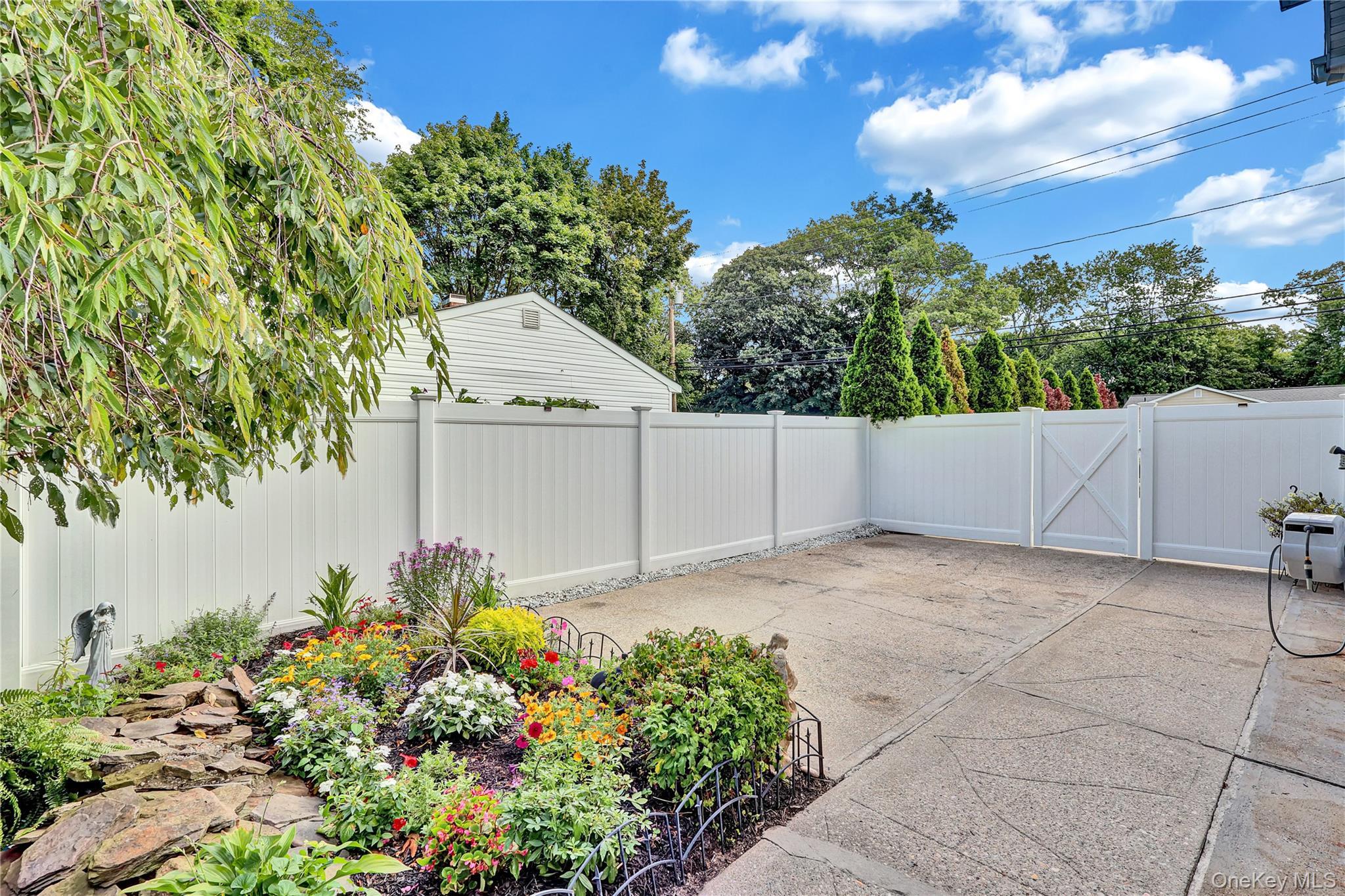 Single Family Dare  Suffolk County, NY 11784, MLS-811205-39