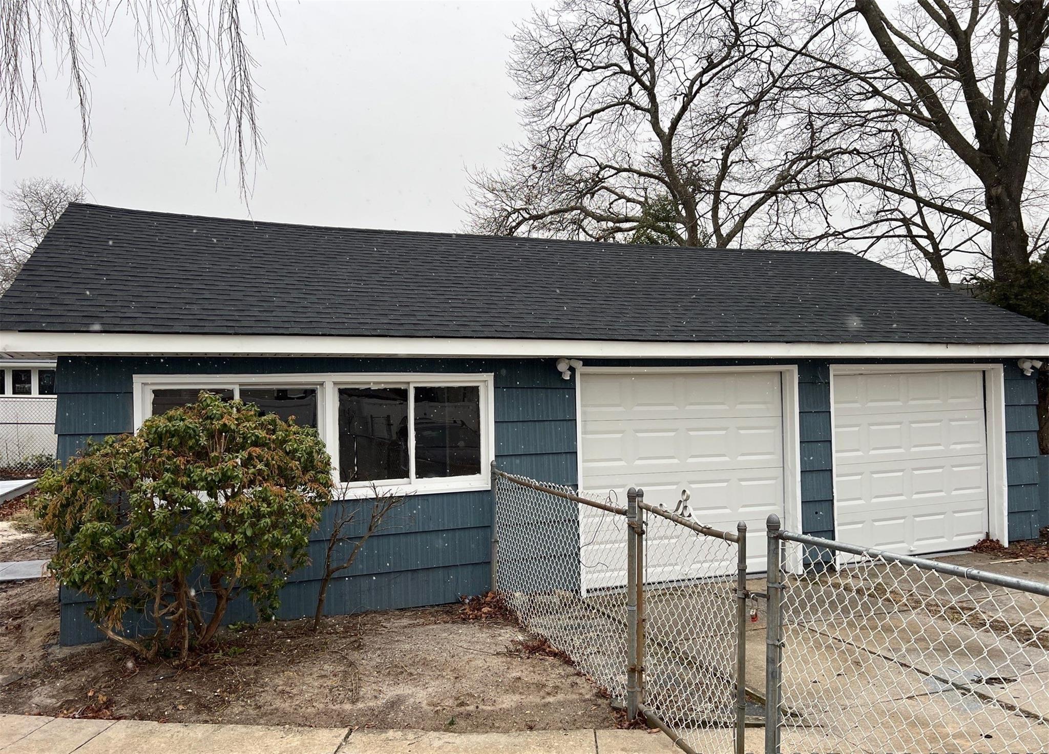 Single Family Saint Charles  Suffolk County, NY 11741, MLS-811418-17