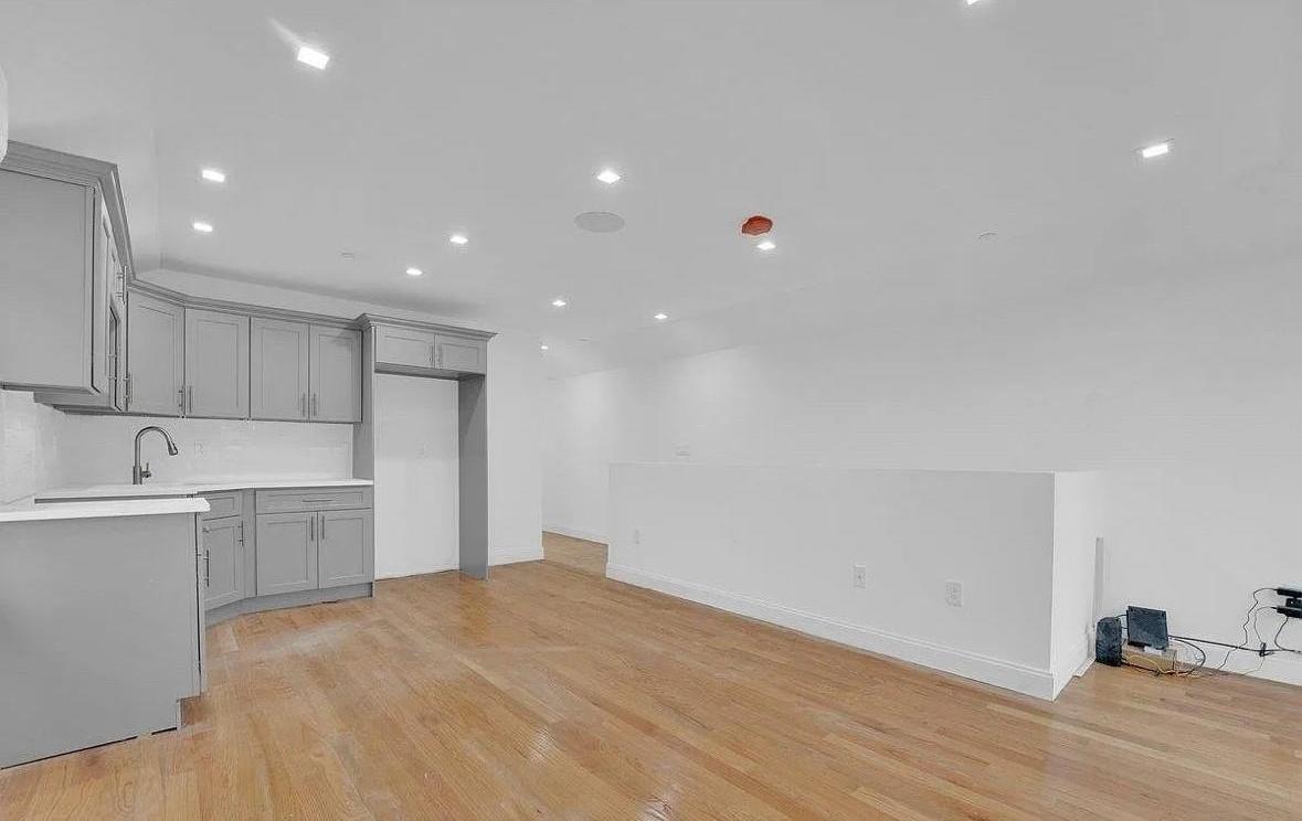Apartment 188 Street  Queens, NY 11423, MLS-811469-4