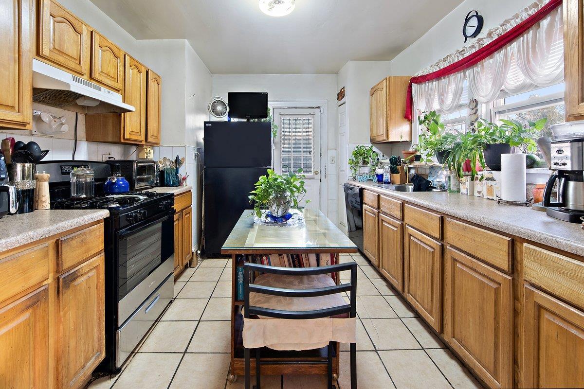 Single Family Hoxie  Bronx, NY 10470, MLS-812068-8