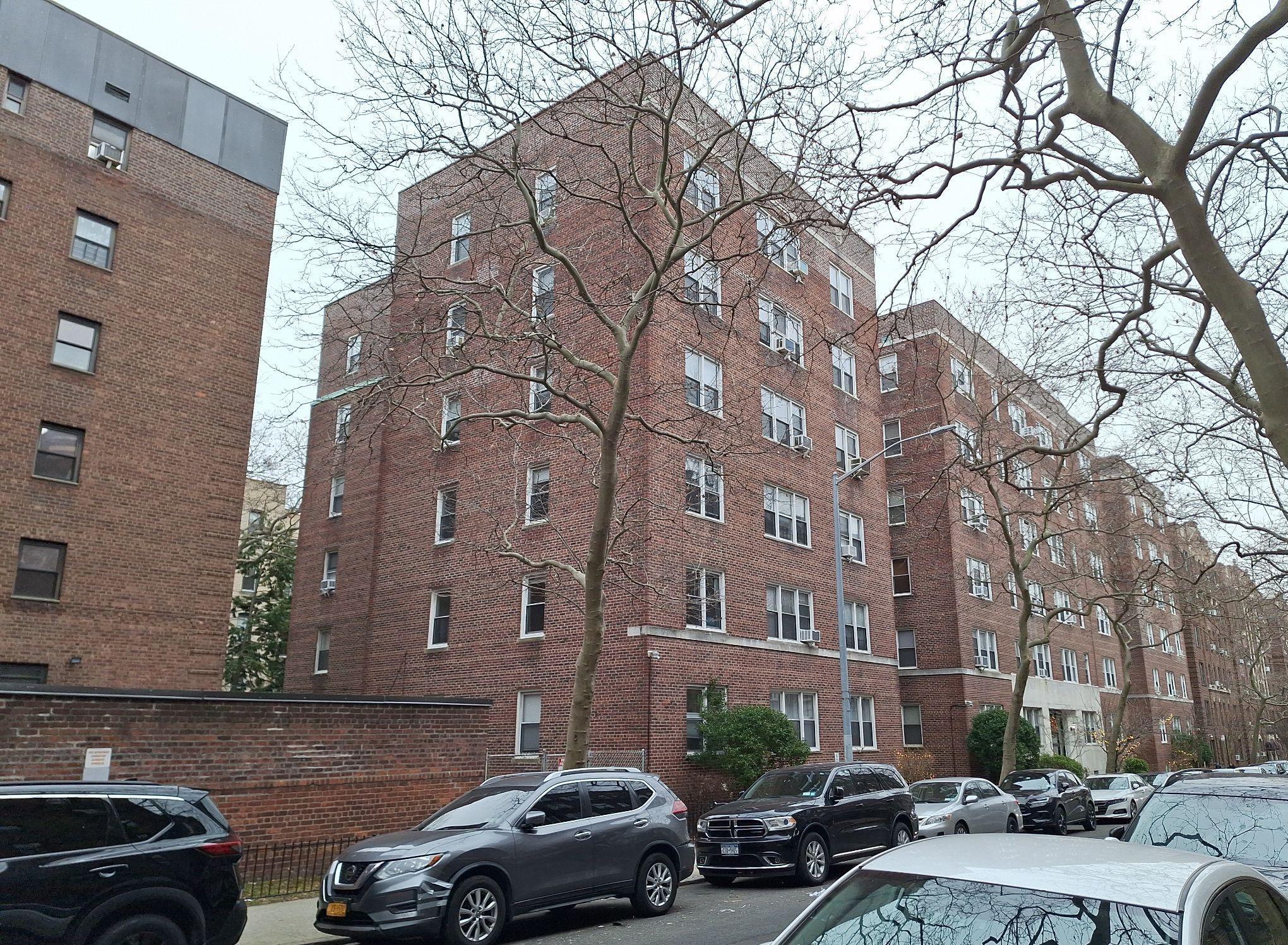 Coop in New York - 79th  Queens, NY 11372