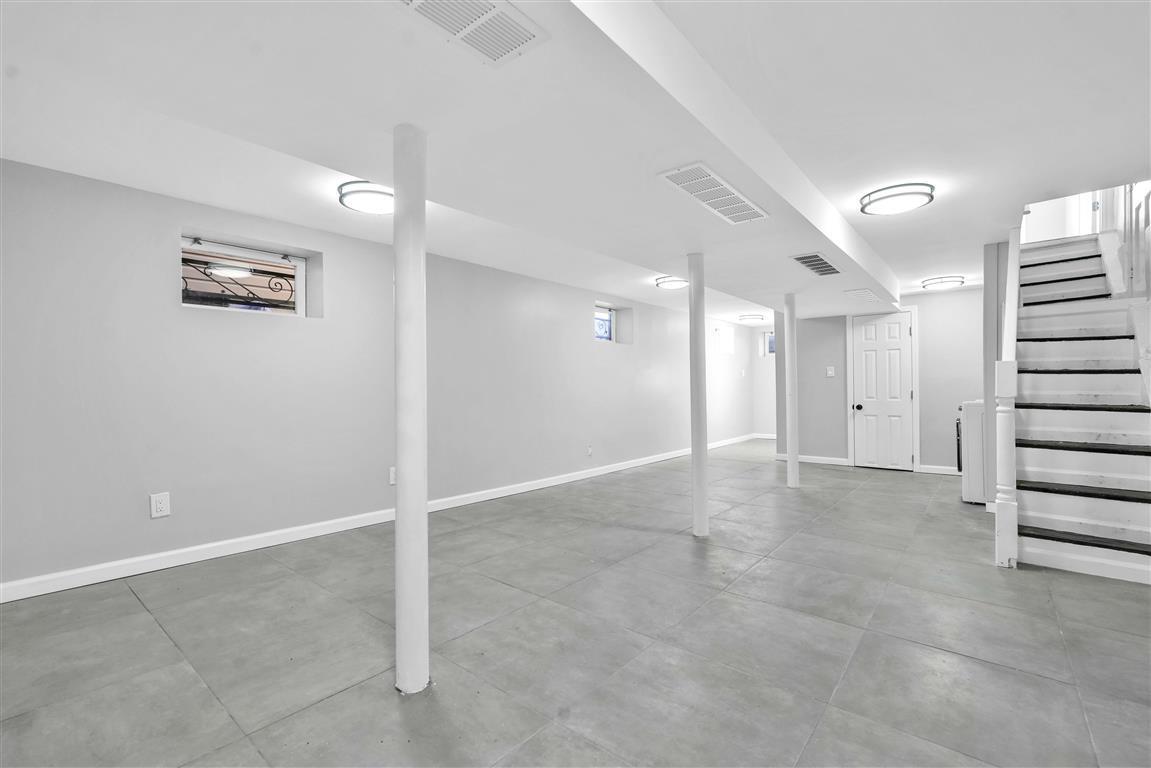 Single Family 190  Queens, NY 11423, MLS-812152-39