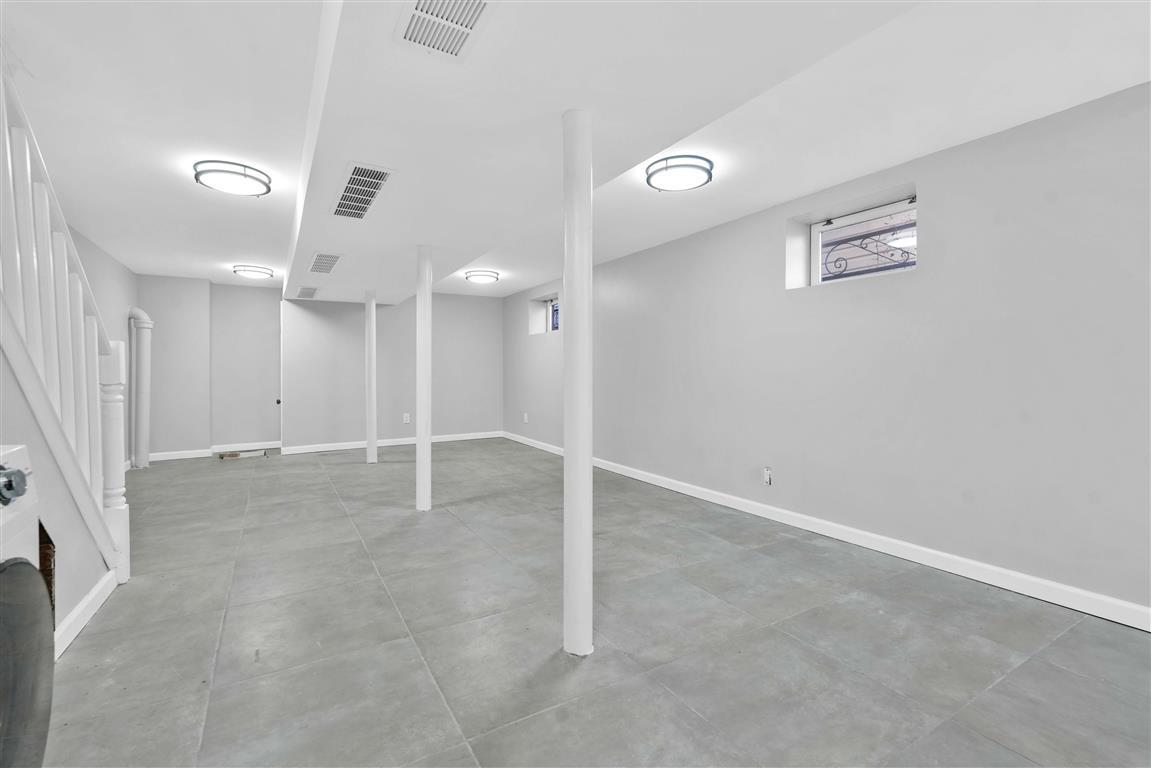 Single Family 190  Queens, NY 11423, MLS-812152-40