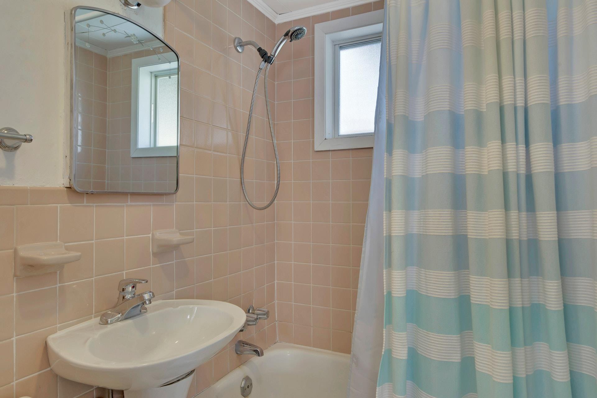 Apartment Oakhurst  Suffolk County, NY 11946, MLS-812262-13