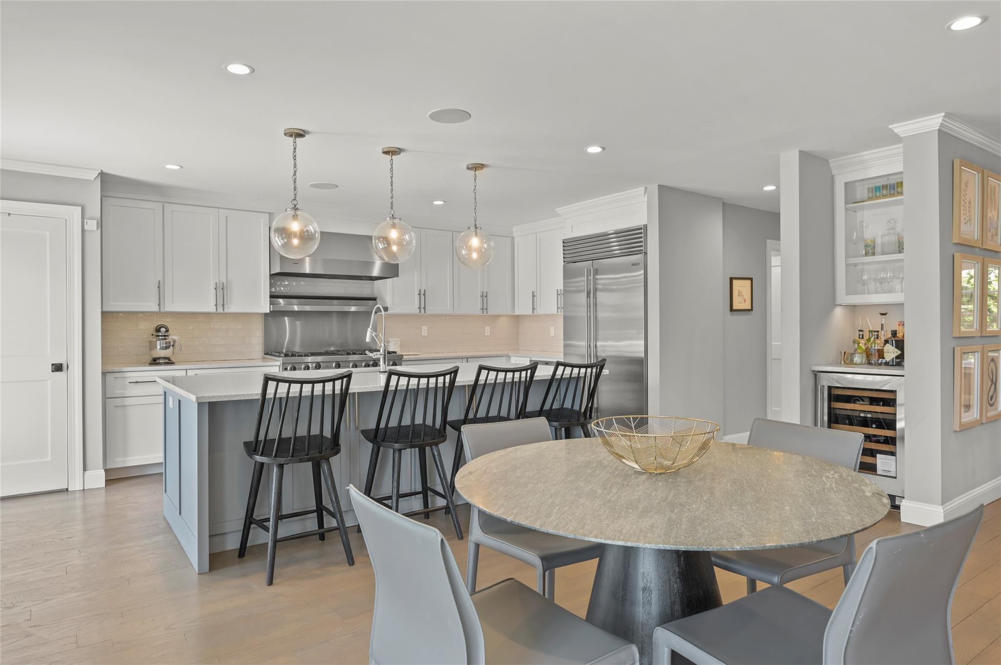Apartment Oneck  Suffolk County, NY 11978, MLS-812333-10