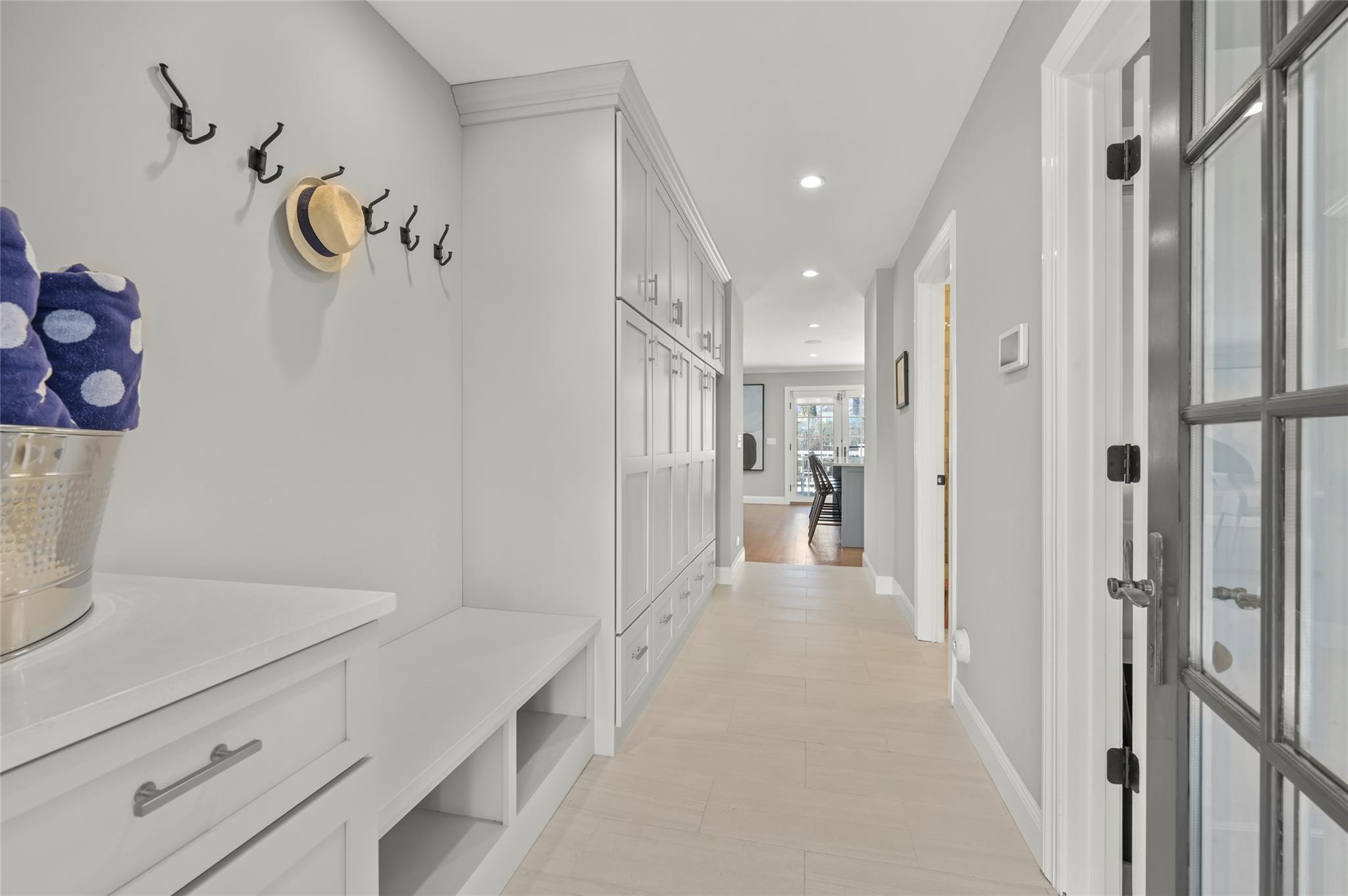 Apartment Oneck  Suffolk County, NY 11978, MLS-812333-14