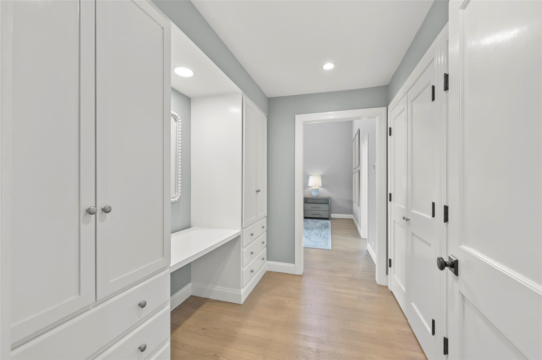 Apartment Oneck  Suffolk County, NY 11978, MLS-812333-20