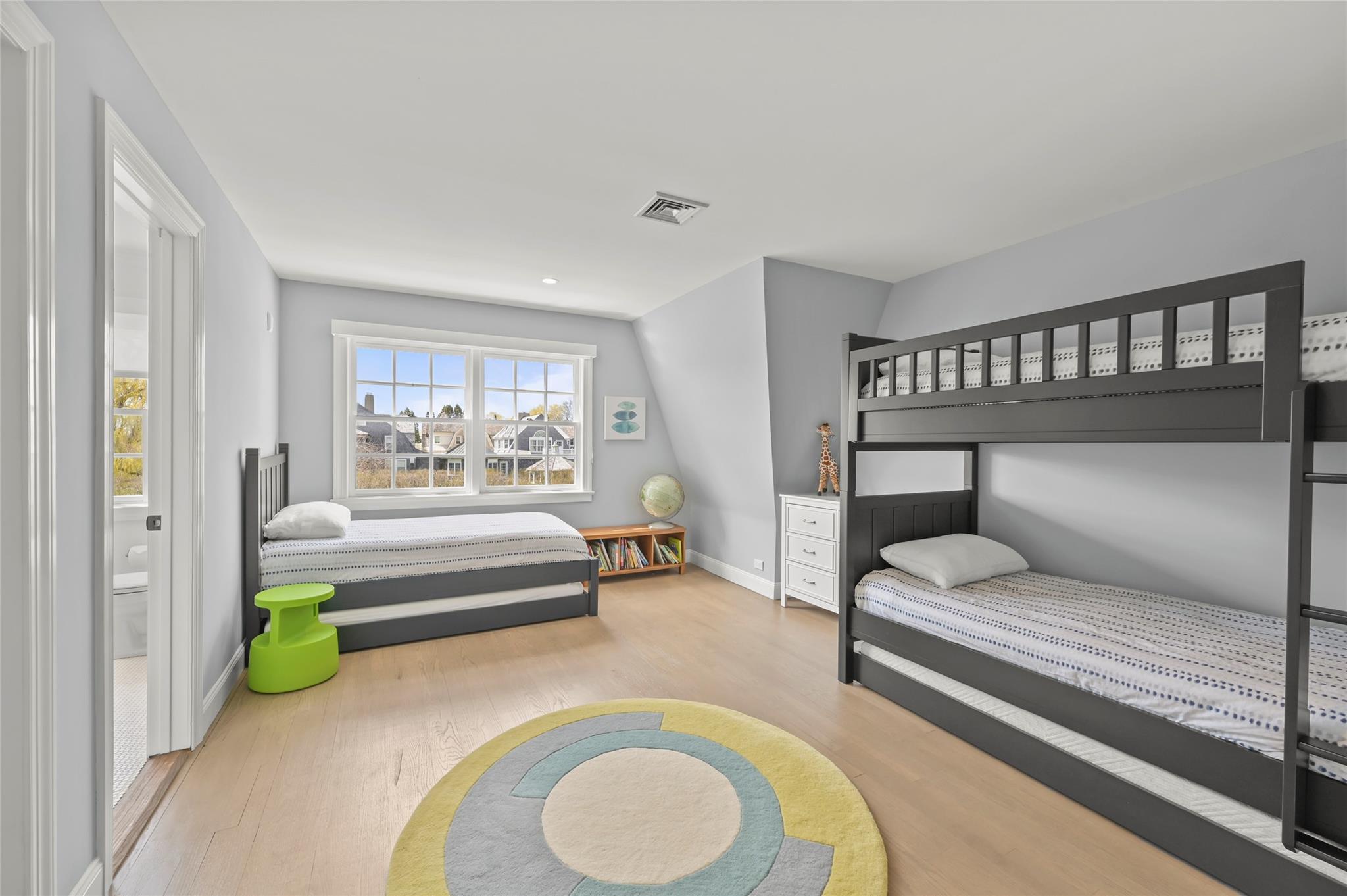 Apartment Oneck  Suffolk County, NY 11978, MLS-812333-28