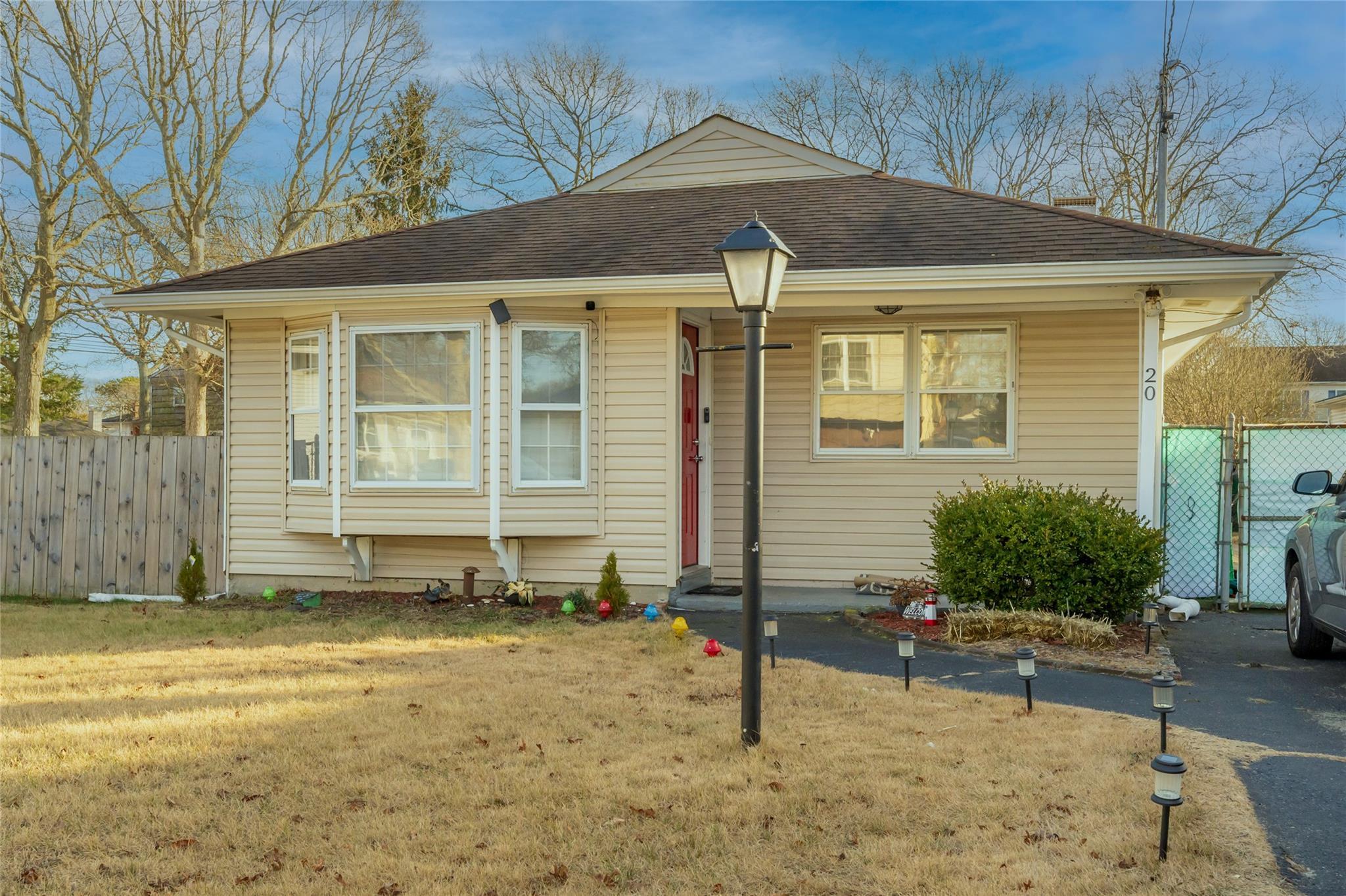 Single Family Hurstwood  Suffolk County, NY 11967, MLS-812347-2