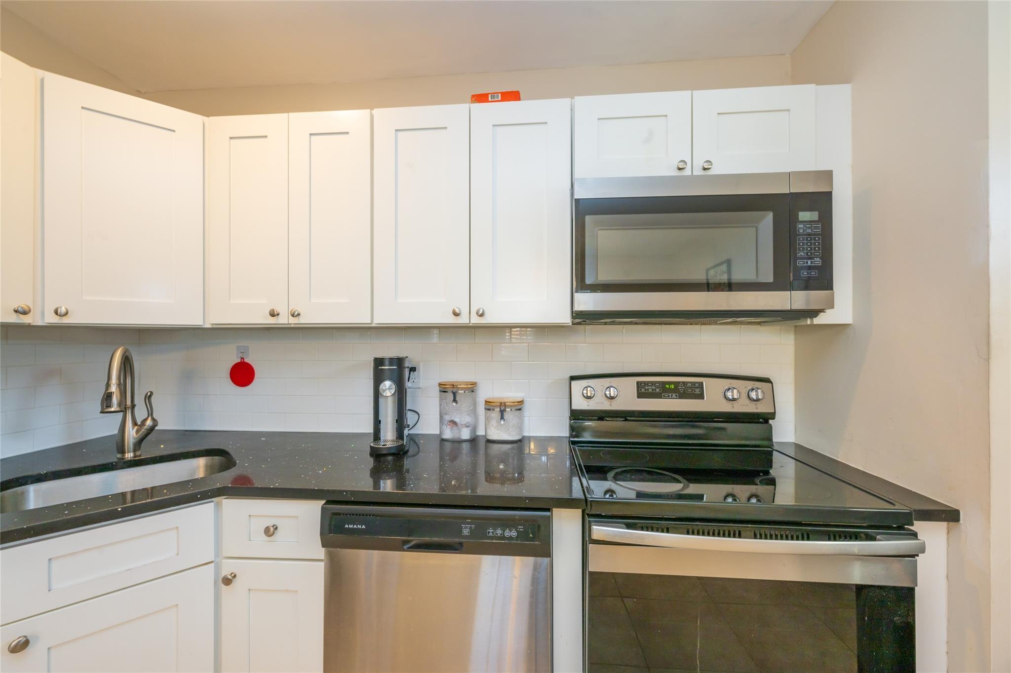 Single Family Hurstwood  Suffolk County, NY 11967, MLS-812347-25