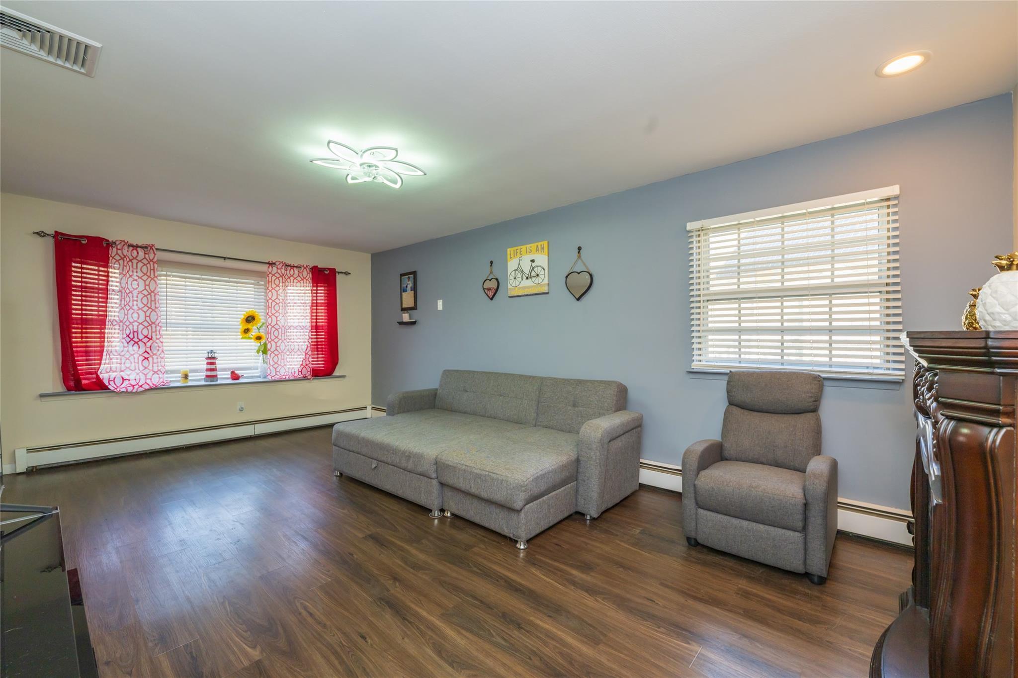 Single Family Hurstwood  Suffolk County, NY 11967, MLS-812347-29