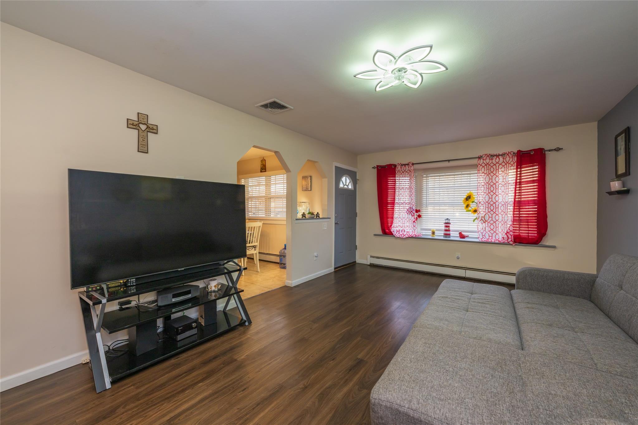 Single Family Hurstwood  Suffolk County, NY 11967, MLS-812347-30