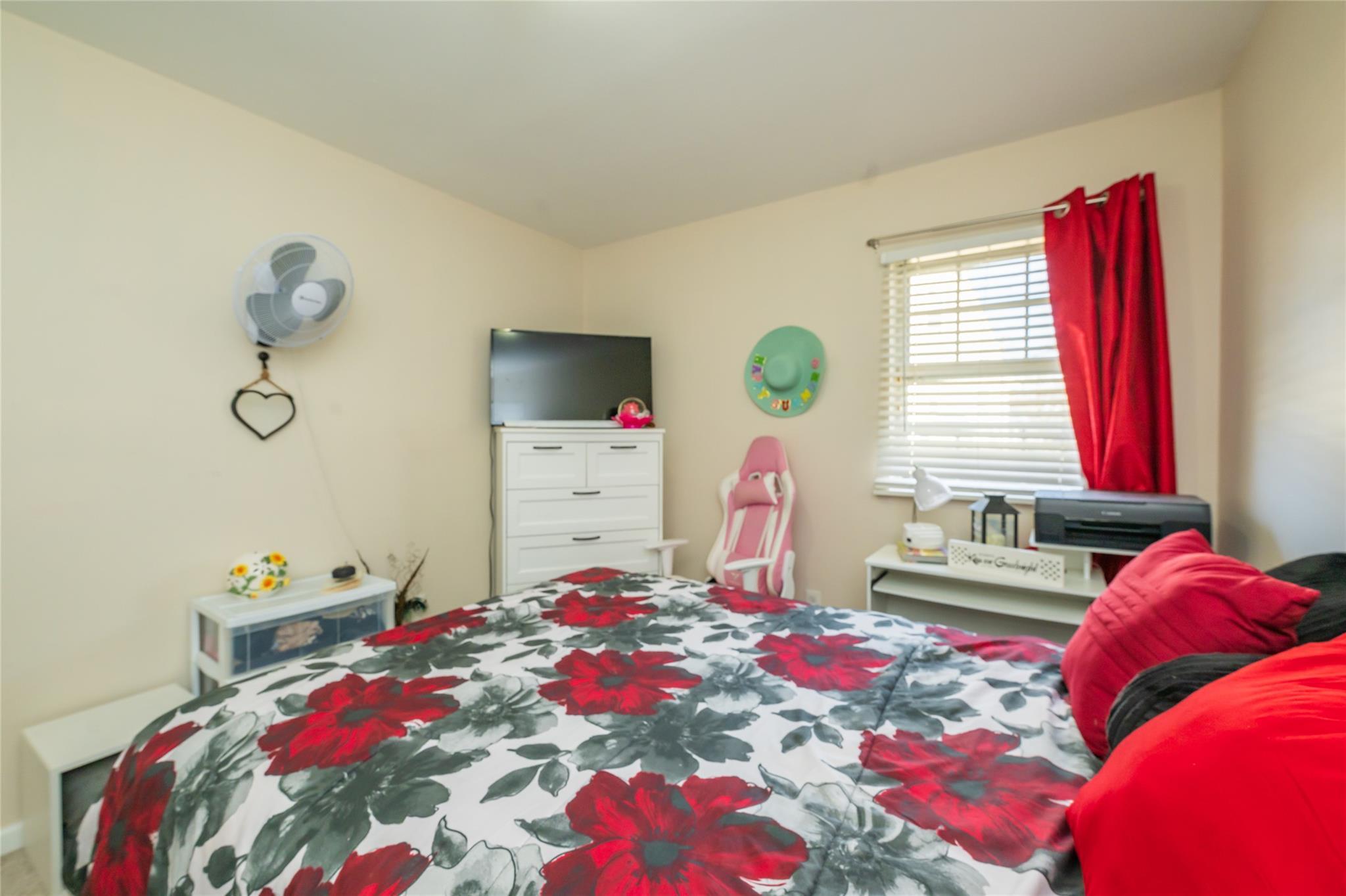 Single Family Hurstwood  Suffolk County, NY 11967, MLS-812347-43