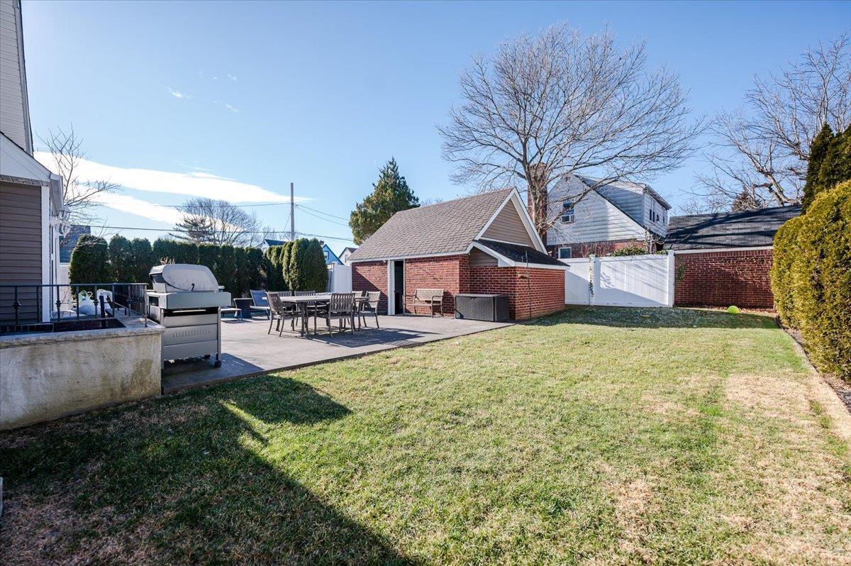 Single Family Hoffman  Nassau County, NY 11010, MLS-812398-25