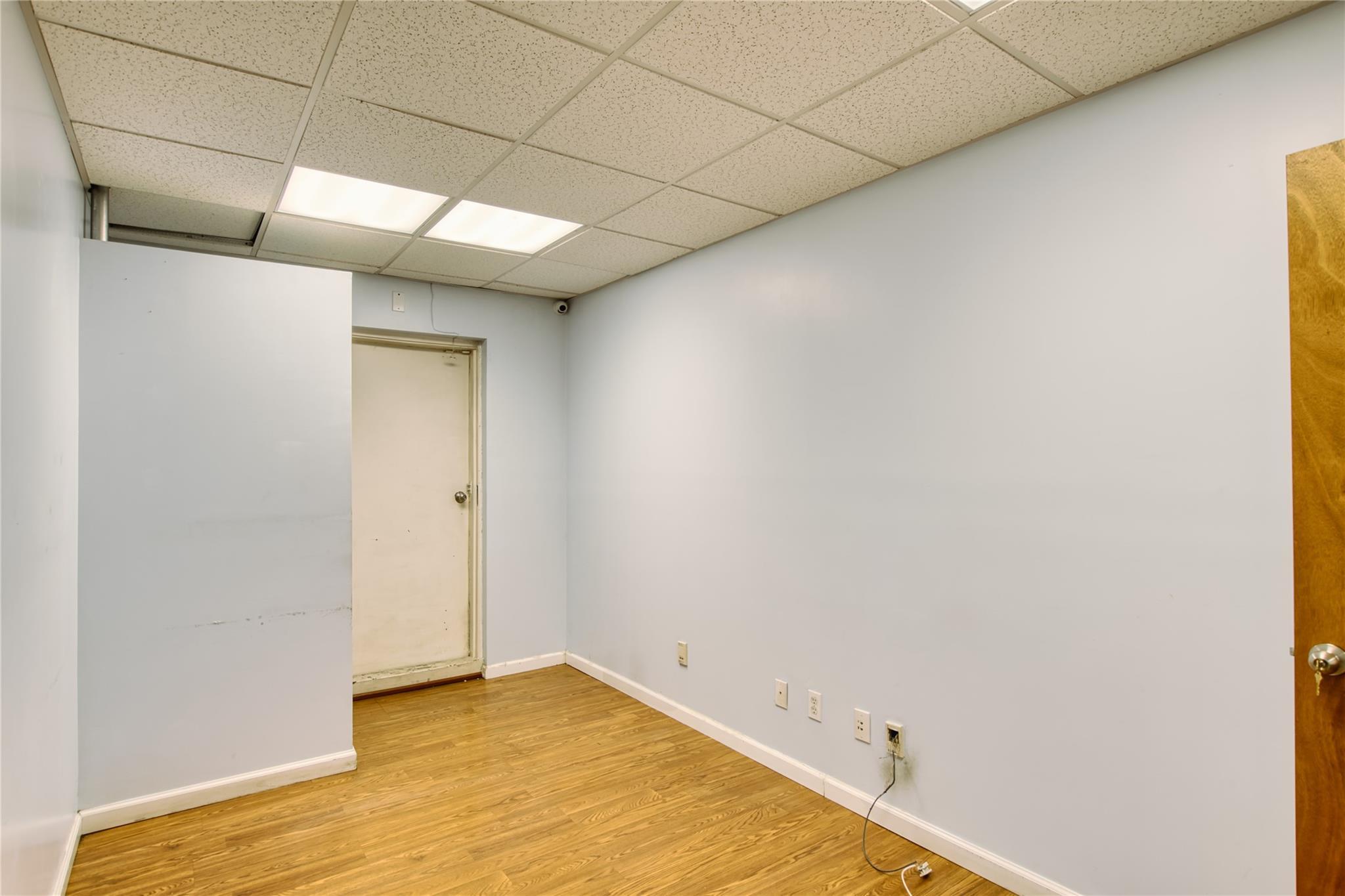 Commercial Lease Middletown  Bronx, NY 10461, MLS-812486-10