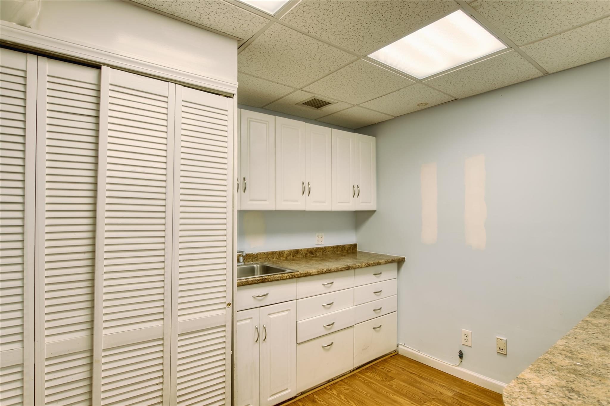 Commercial Lease Middletown  Bronx, NY 10461, MLS-812486-9