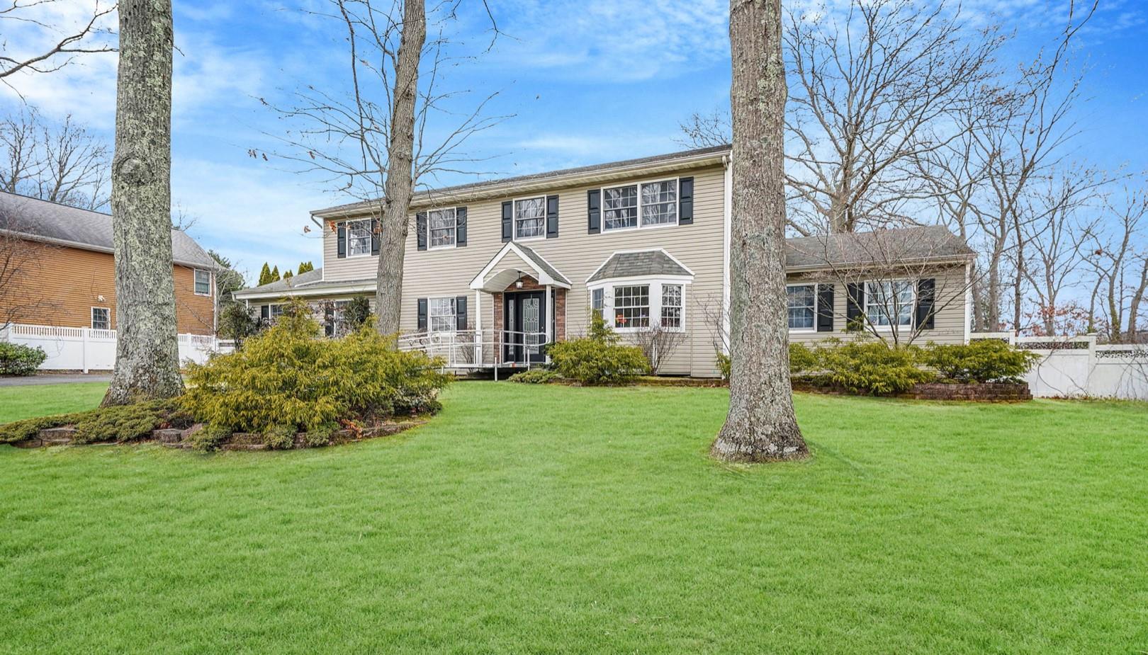 Single Family Robert  Suffolk County, NY 11720, MLS-812489-2