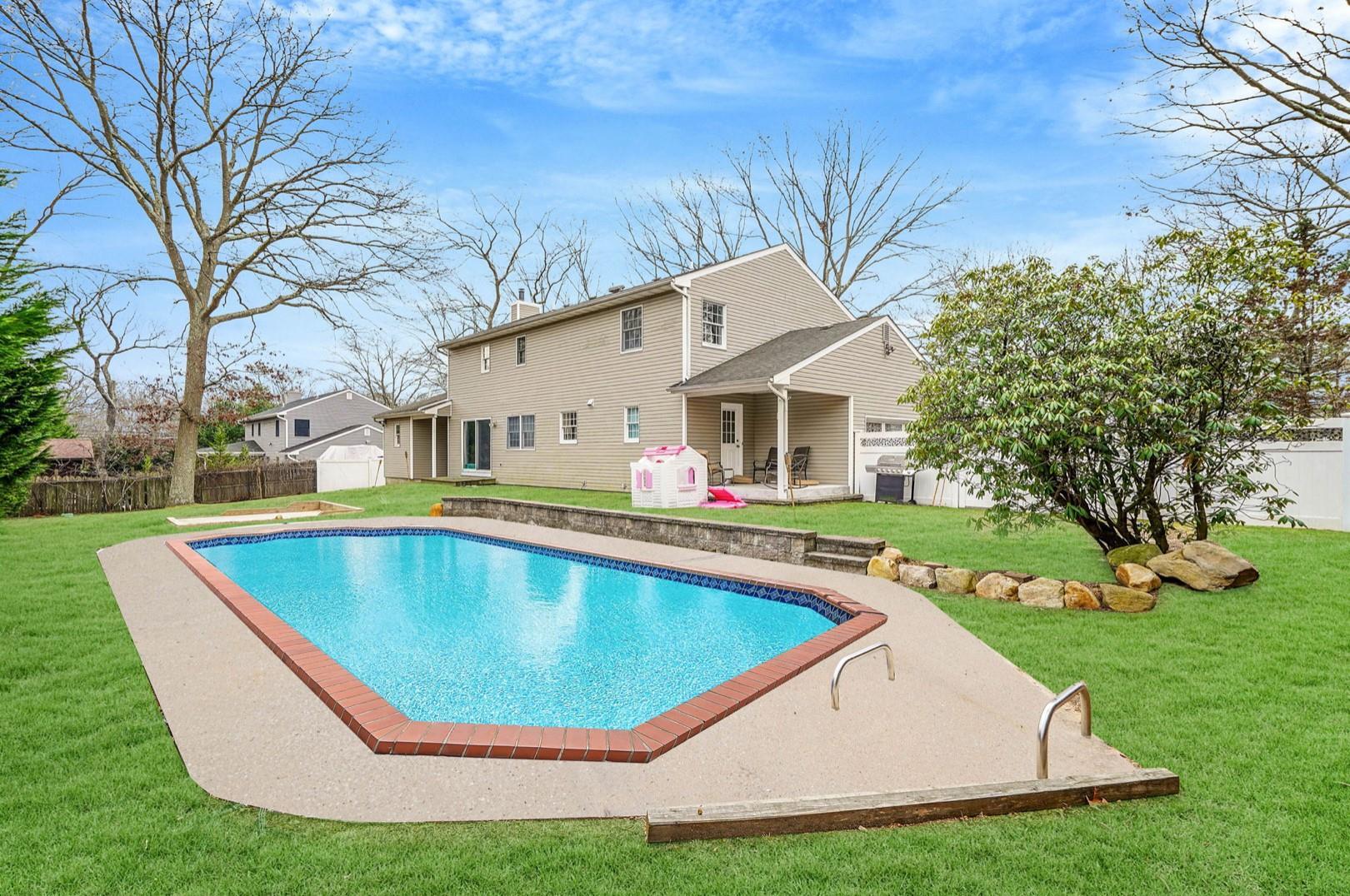 Single Family Robert  Suffolk County, NY 11720, MLS-812489-24