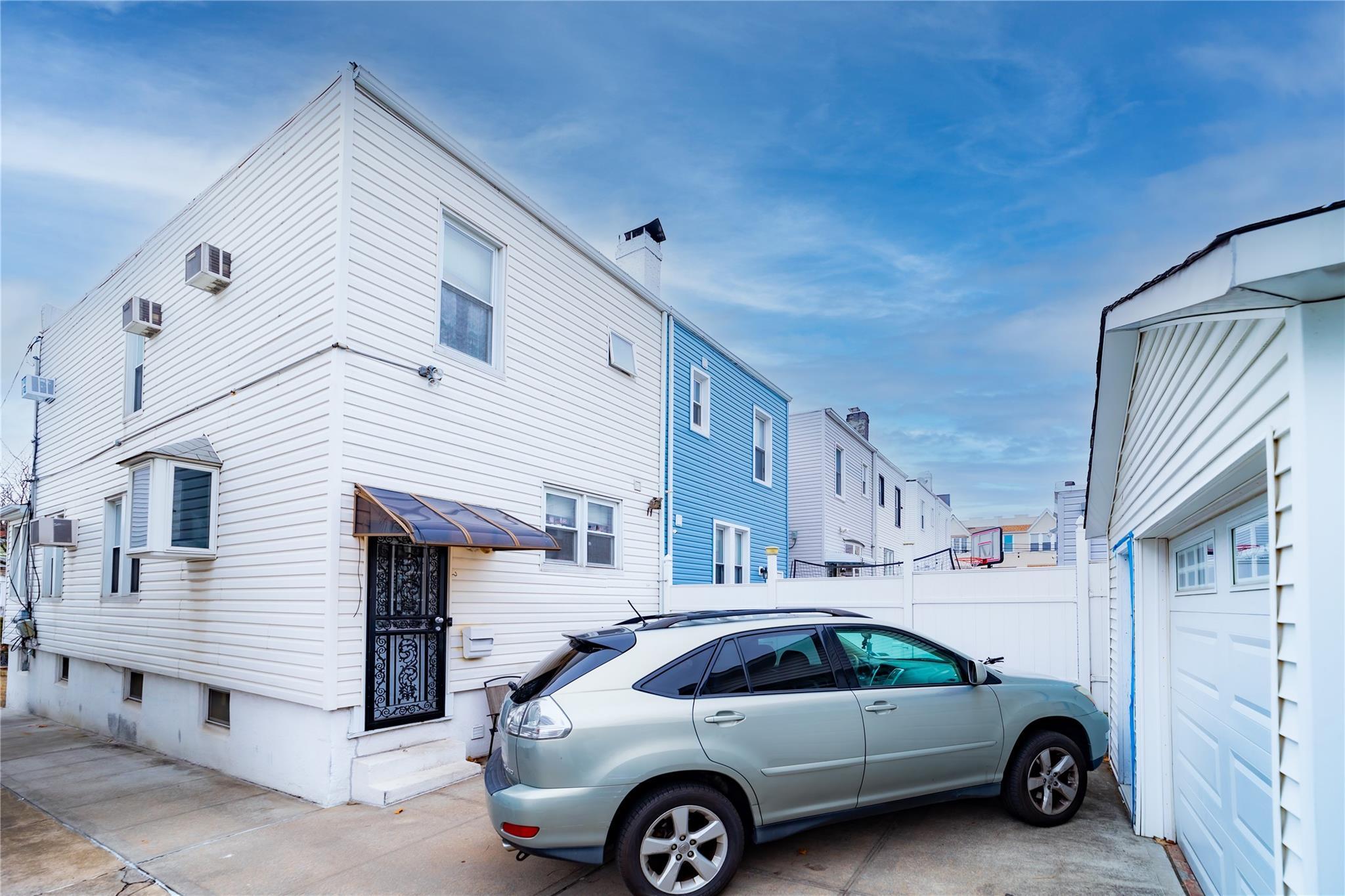 Single Family 59th  Queens, NY 11378, MLS-812717-16