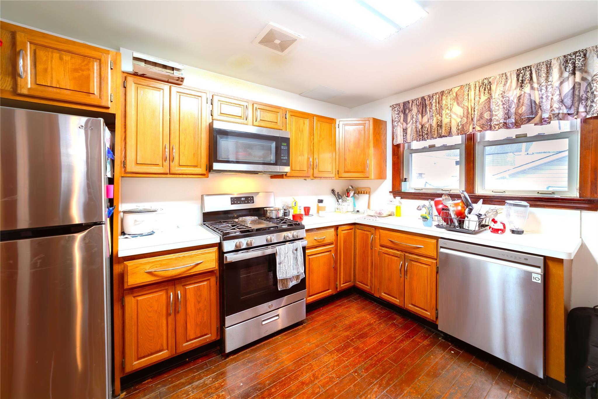 Single Family 59th  Queens, NY 11378, MLS-812717-3