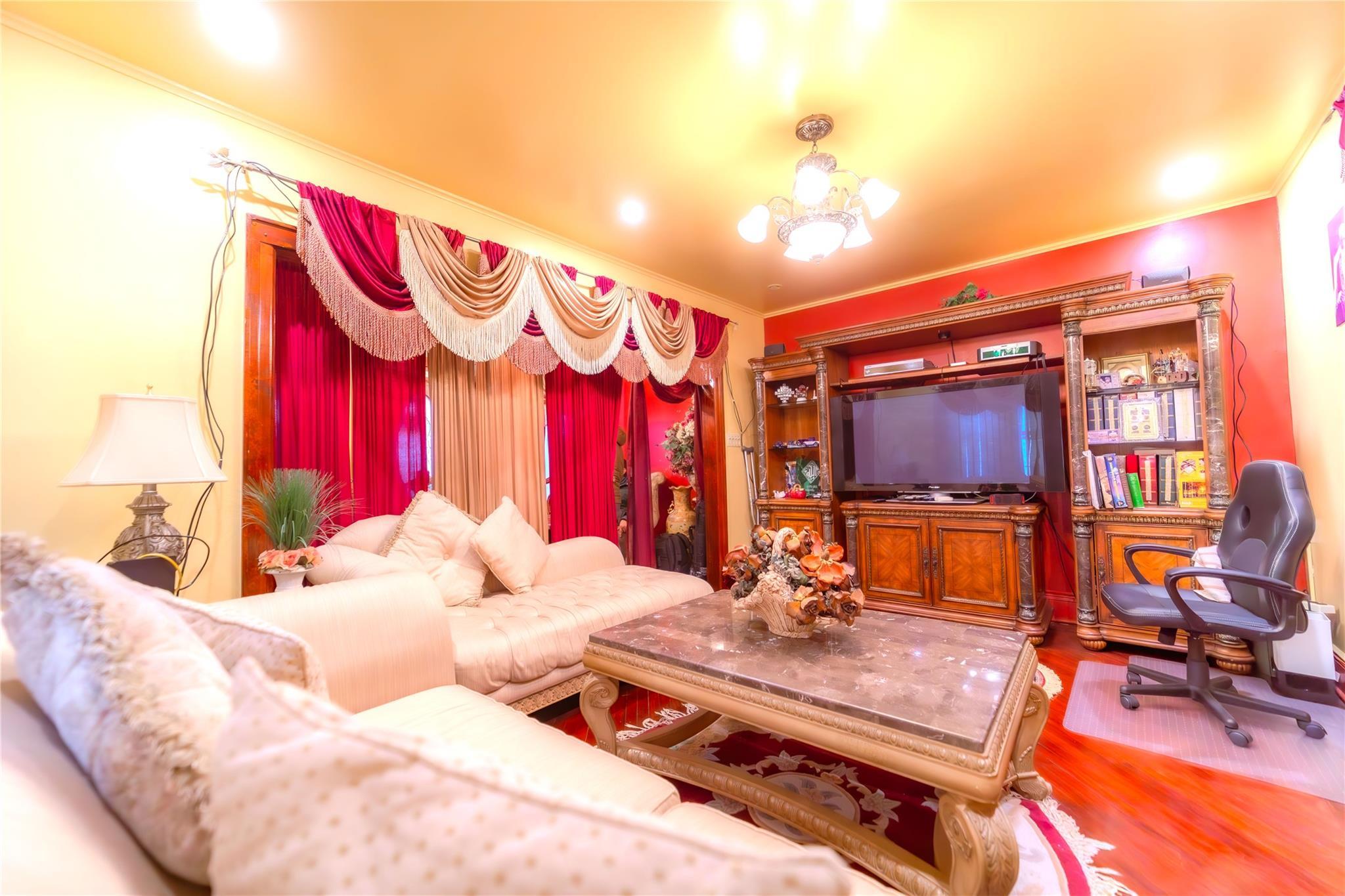 Single Family 59th  Queens, NY 11378, MLS-812717-5