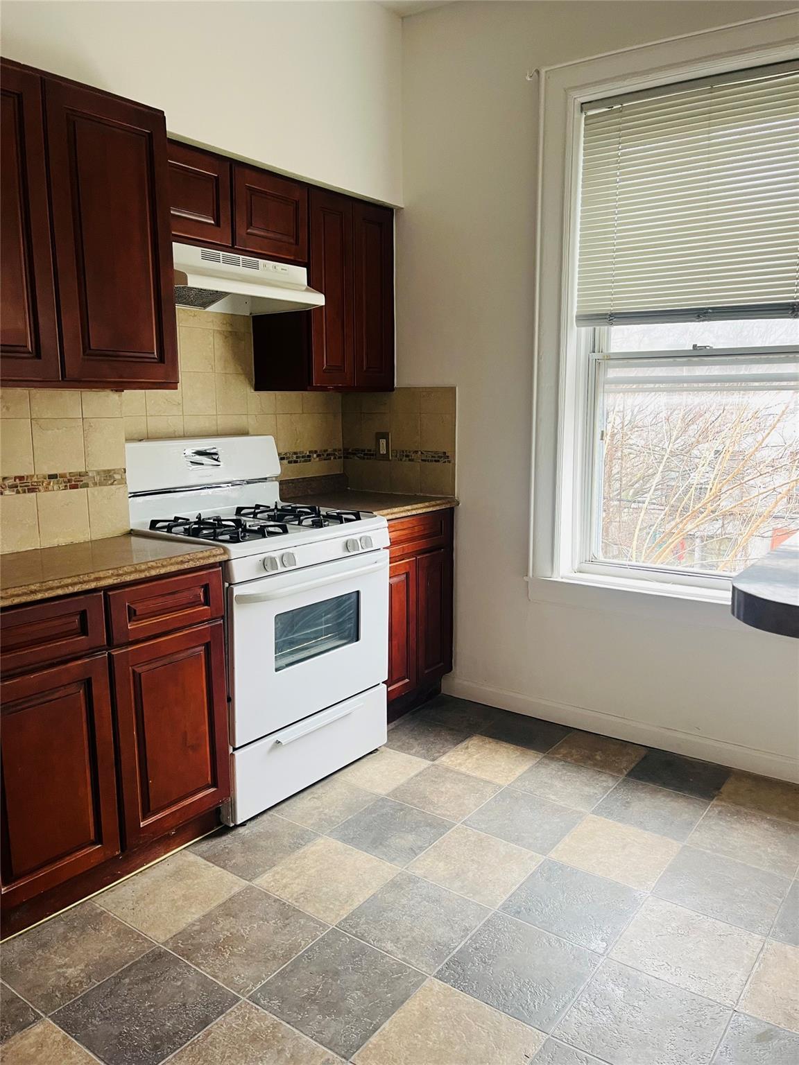Single Family 60  Queens, NY 11378, MLS-812783-10