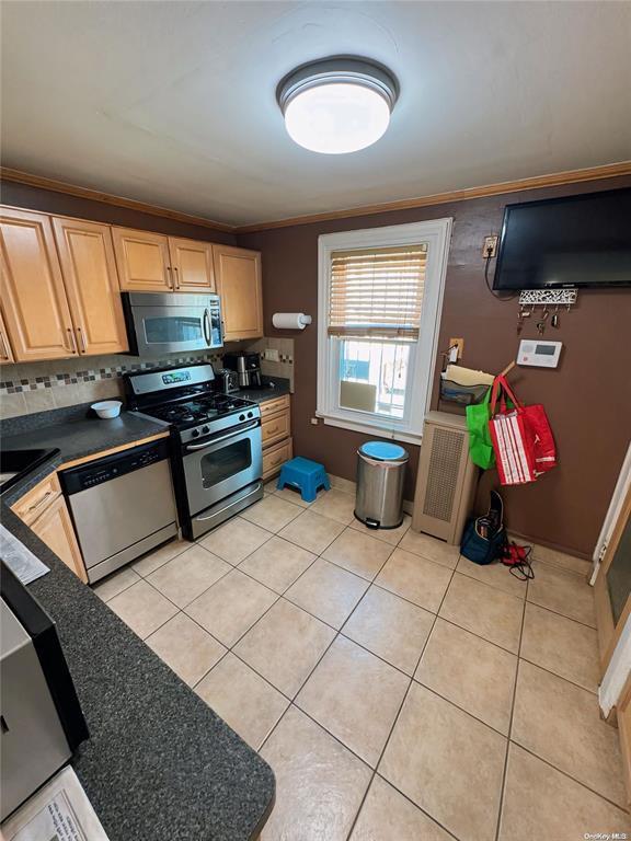 Single Family 207th  Queens, NY 11428, MLS-813215-11