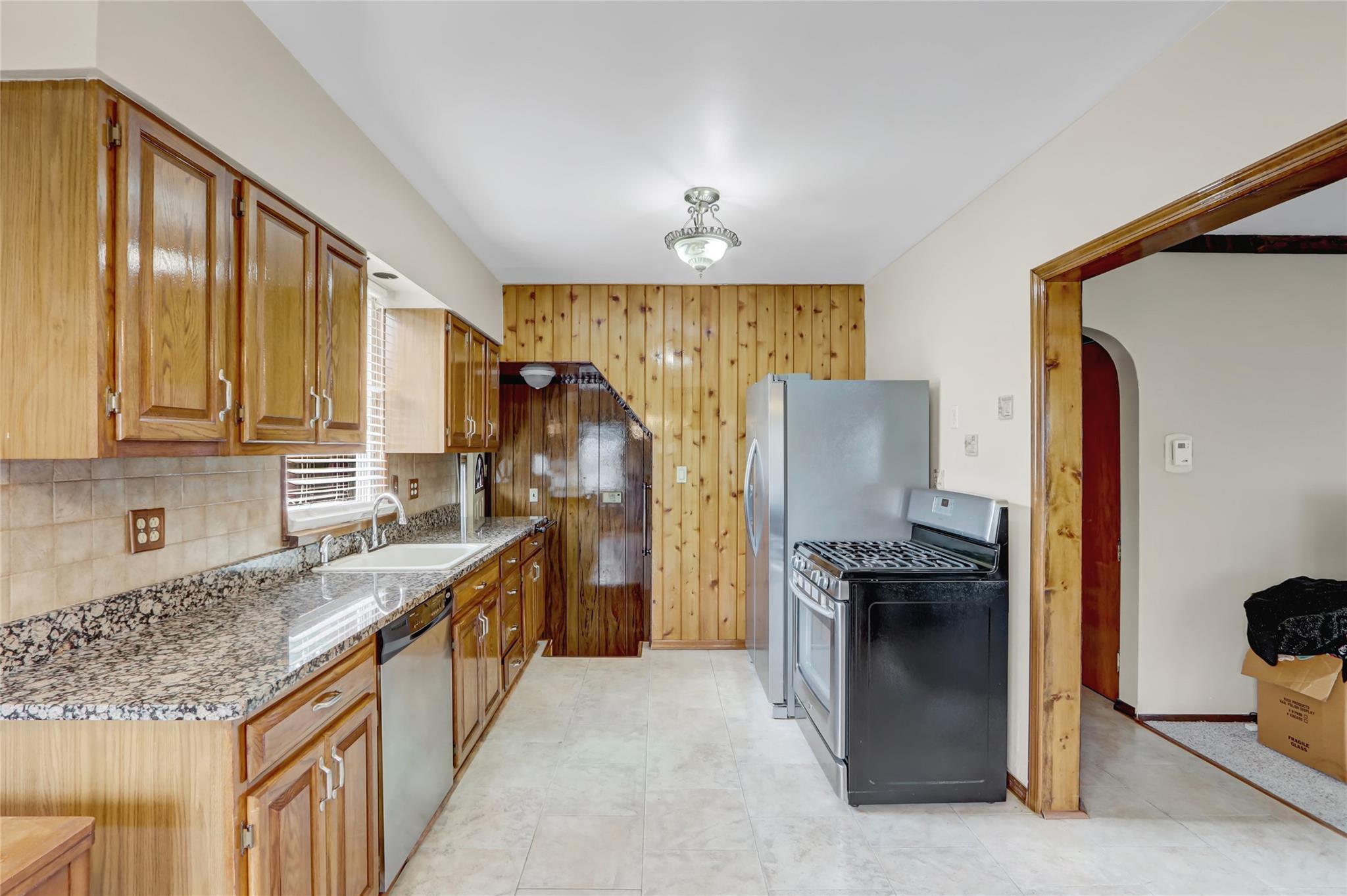 Single Family 136th  Queens, NY 11422, MLS-813475-6