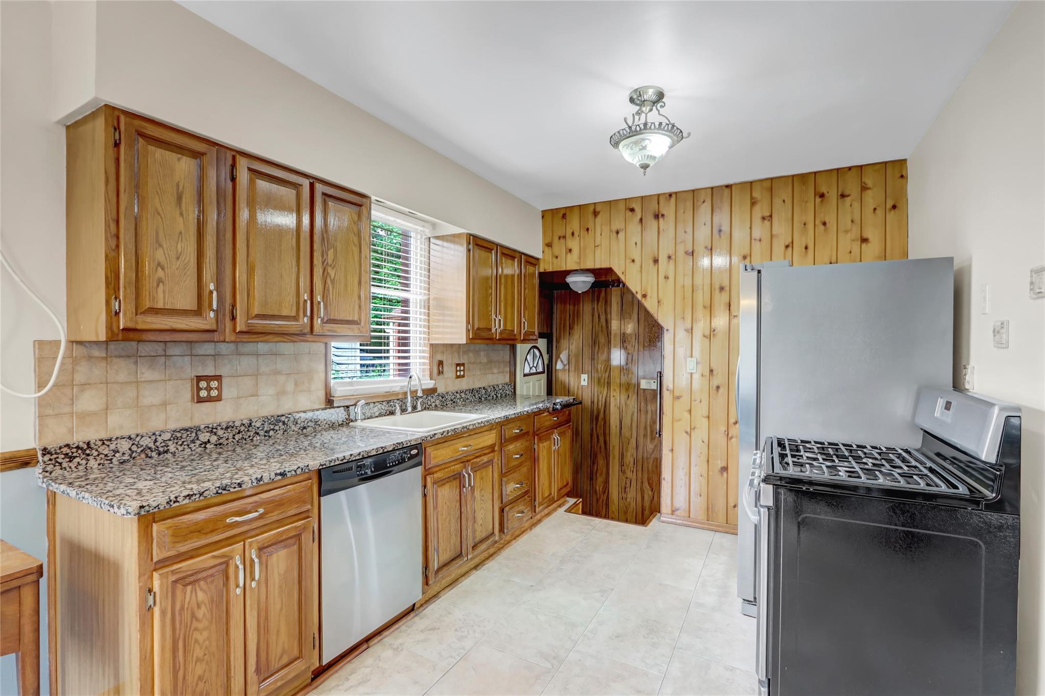 Single Family 136th  Queens, NY 11422, MLS-813475-7
