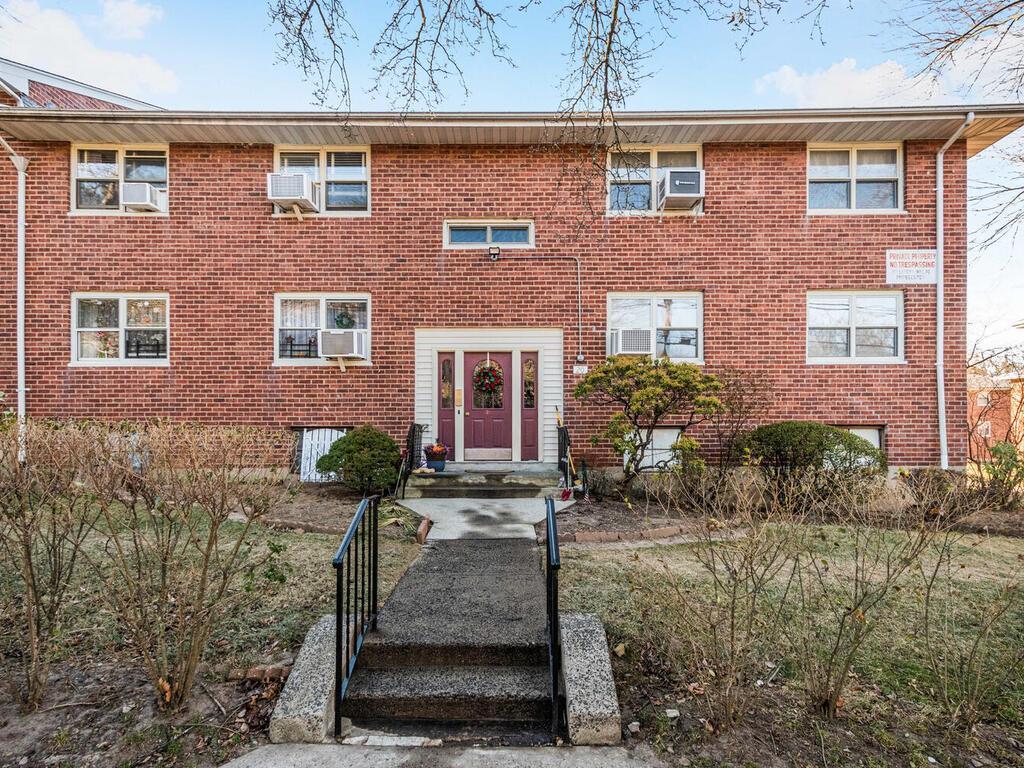 Coop in Yonkers - Dehaven  Westchester County, NY 10703