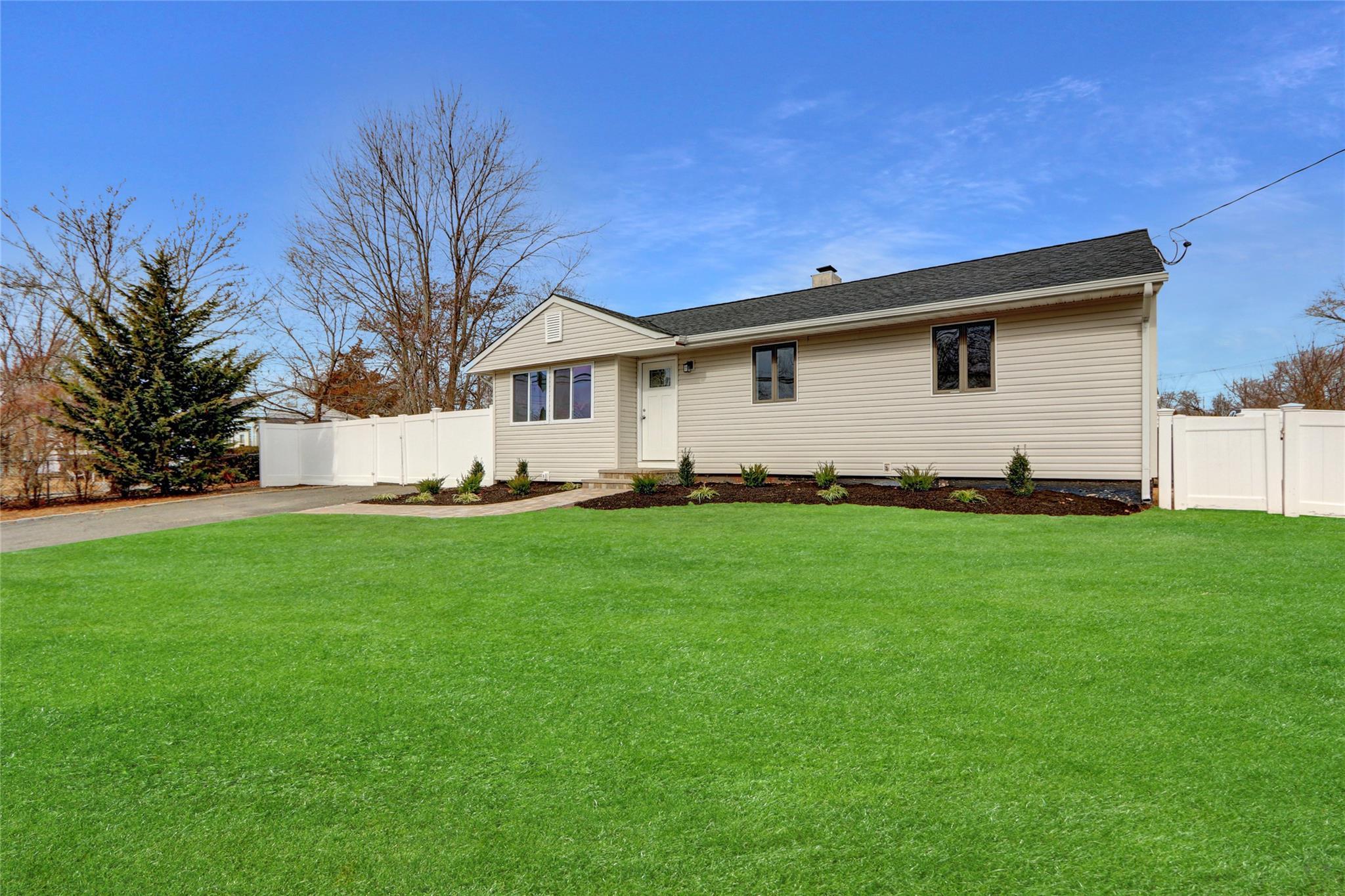Single Family Knickerbocker  Suffolk County, NY 11763, MLS-813842-2