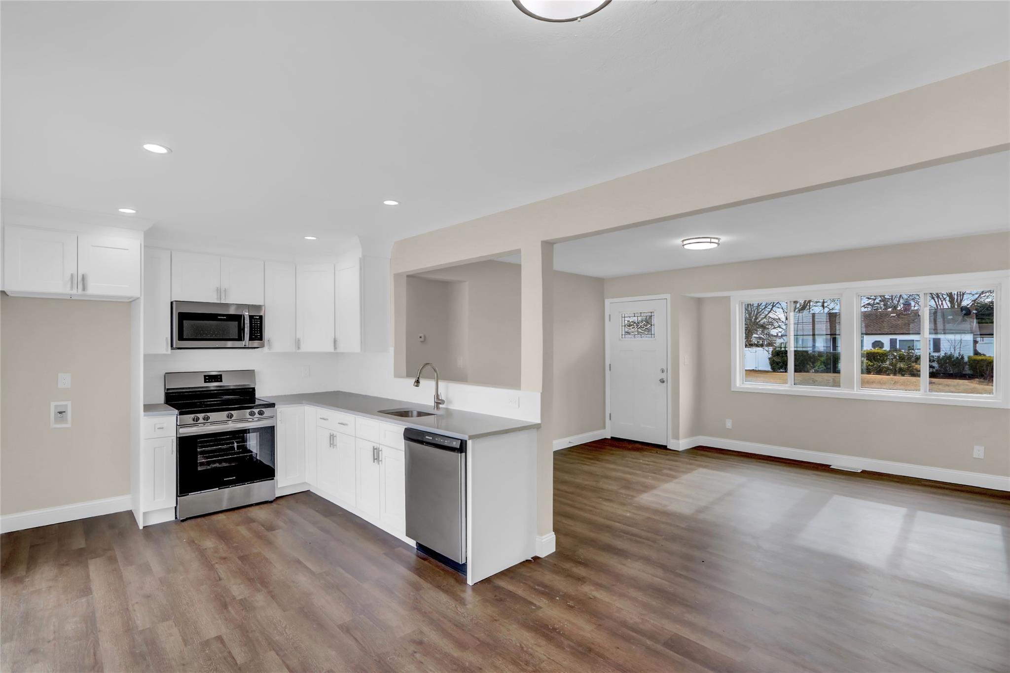 Single Family Knickerbocker  Suffolk County, NY 11763, MLS-813842-7