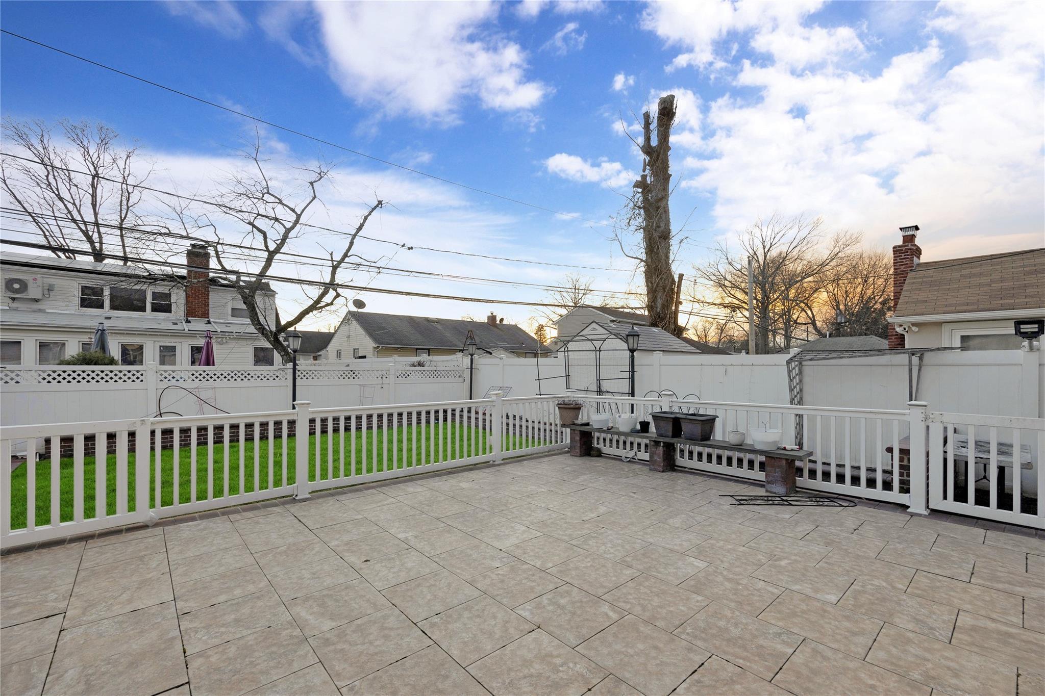 Single Family Saddle Rock  Nassau County, NY 11581, MLS-813880-10