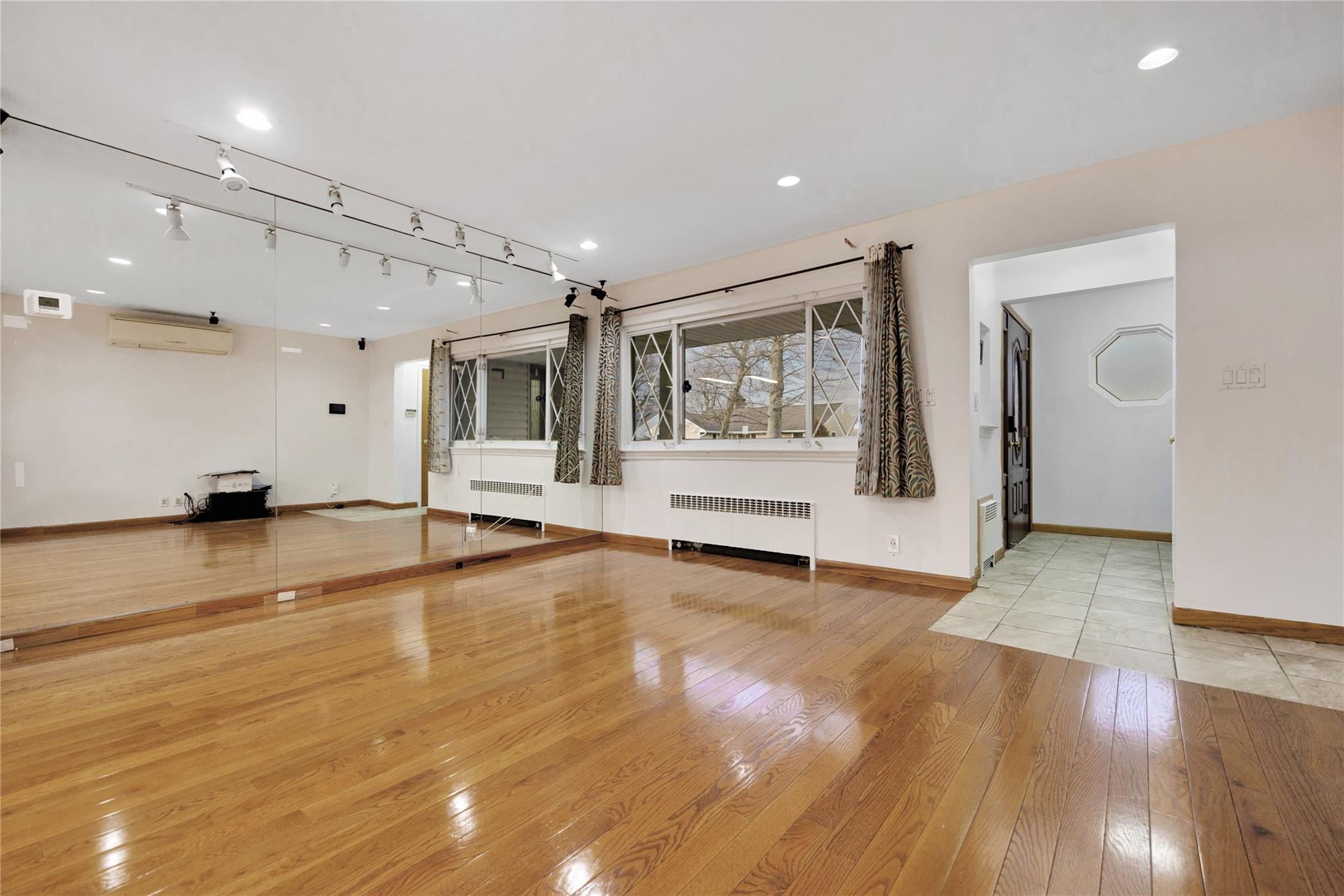 Single Family Saddle Rock  Nassau County, NY 11581, MLS-813880-12