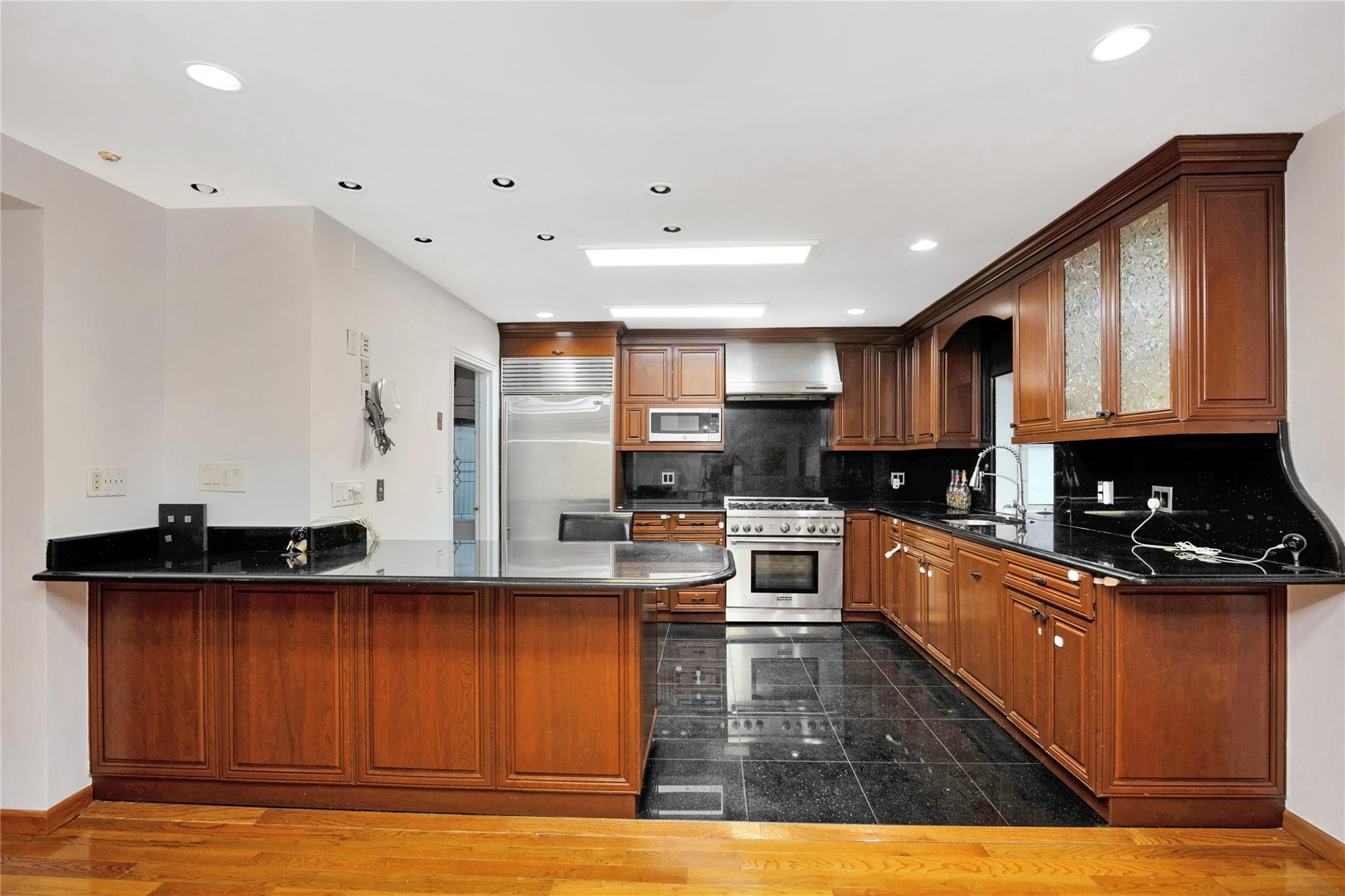 Single Family Saddle Rock  Nassau County, NY 11581, MLS-813880-16