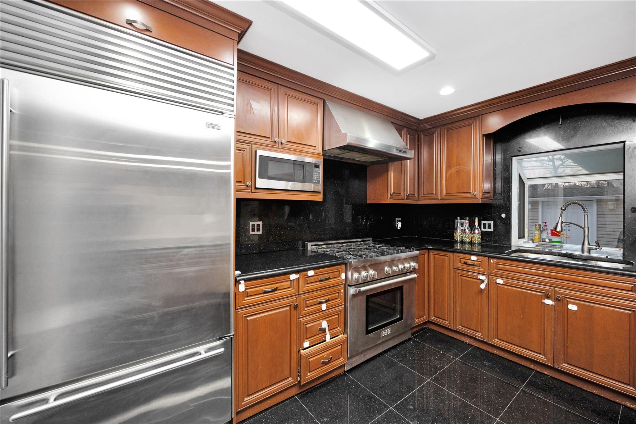 Single Family Saddle Rock  Nassau County, NY 11581, MLS-813880-19