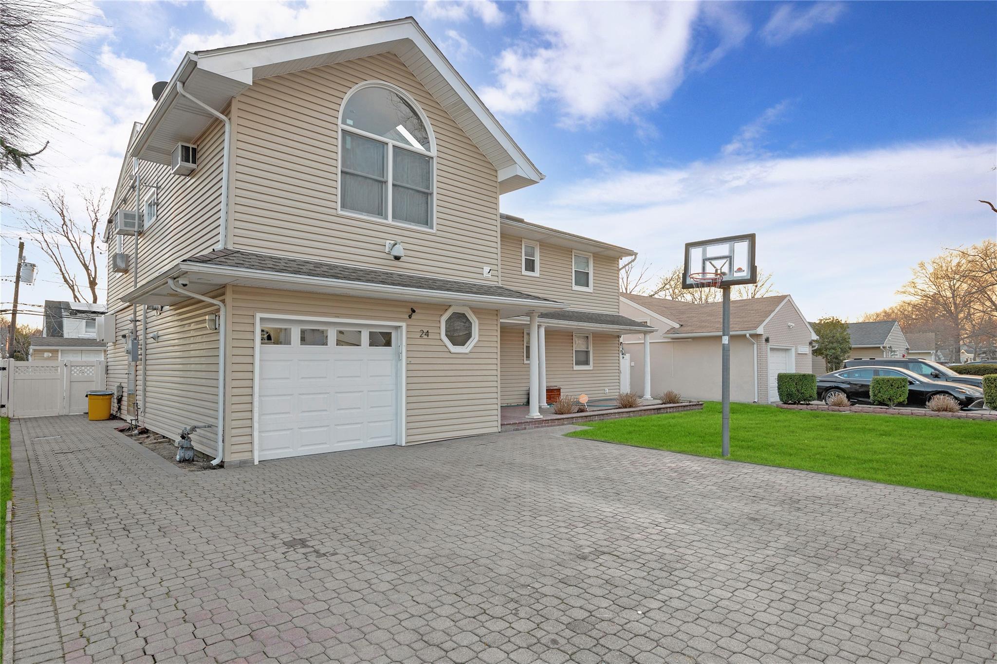Single Family Saddle Rock  Nassau County, NY 11581, MLS-813880-2