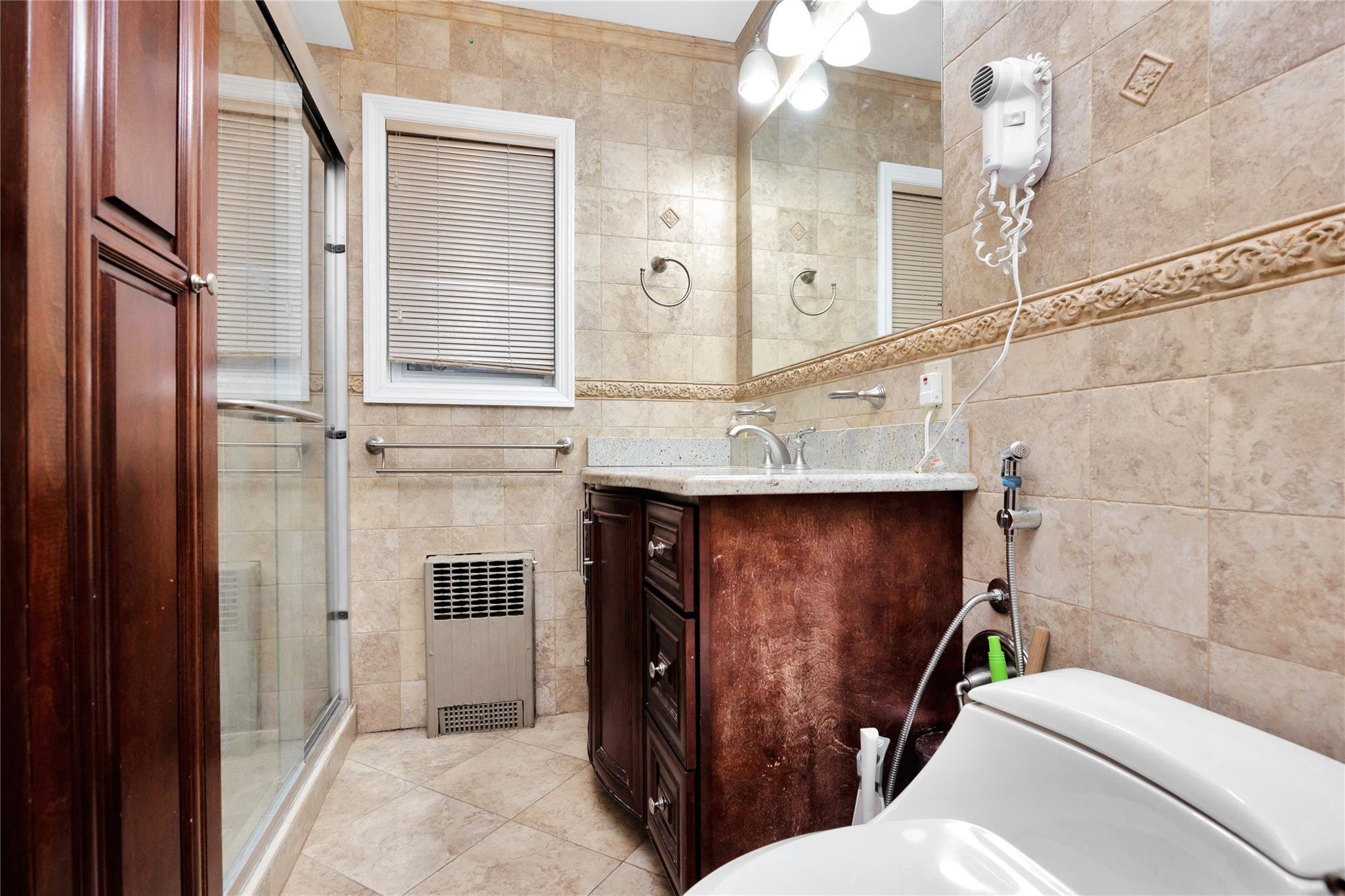 Single Family Saddle Rock  Nassau County, NY 11581, MLS-813880-25