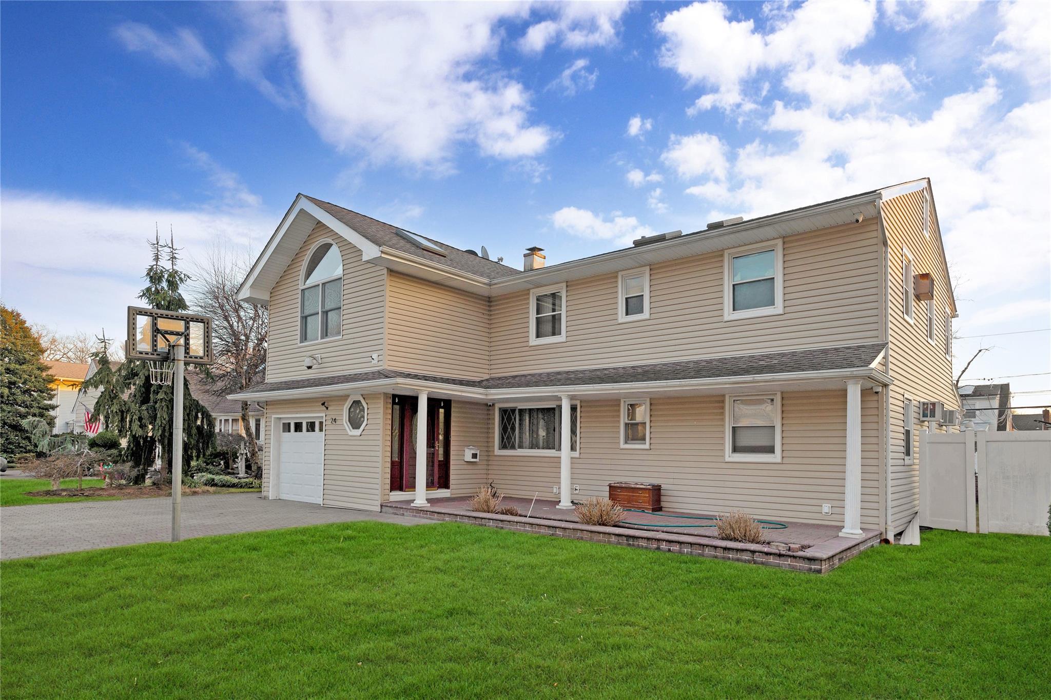 Single Family Saddle Rock  Nassau County, NY 11581, MLS-813880-3