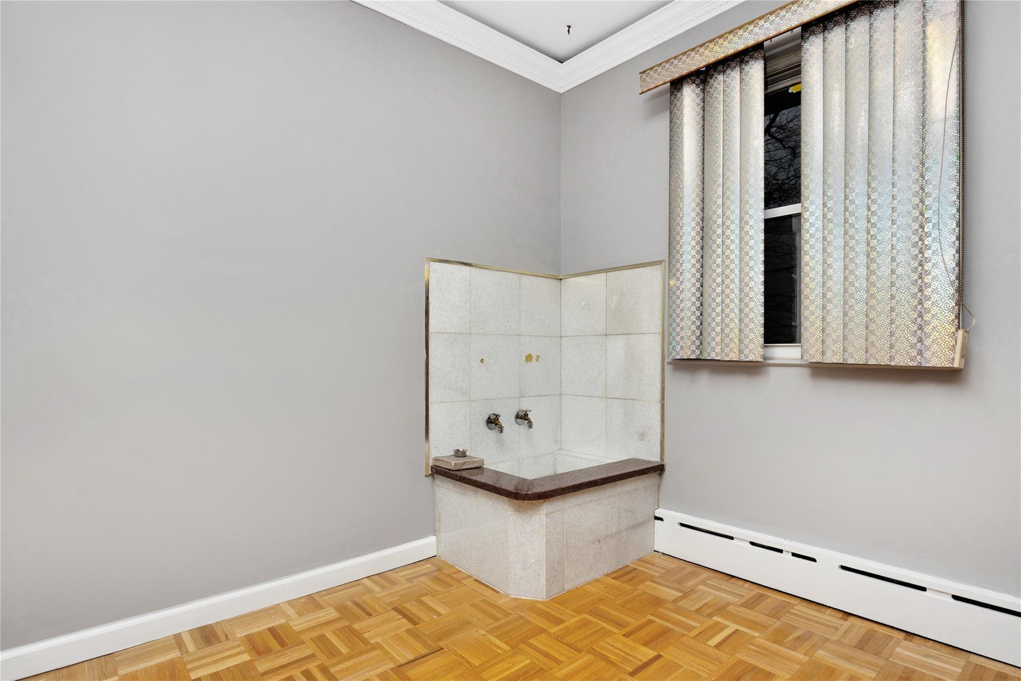 Single Family Saddle Rock  Nassau County, NY 11581, MLS-813880-33