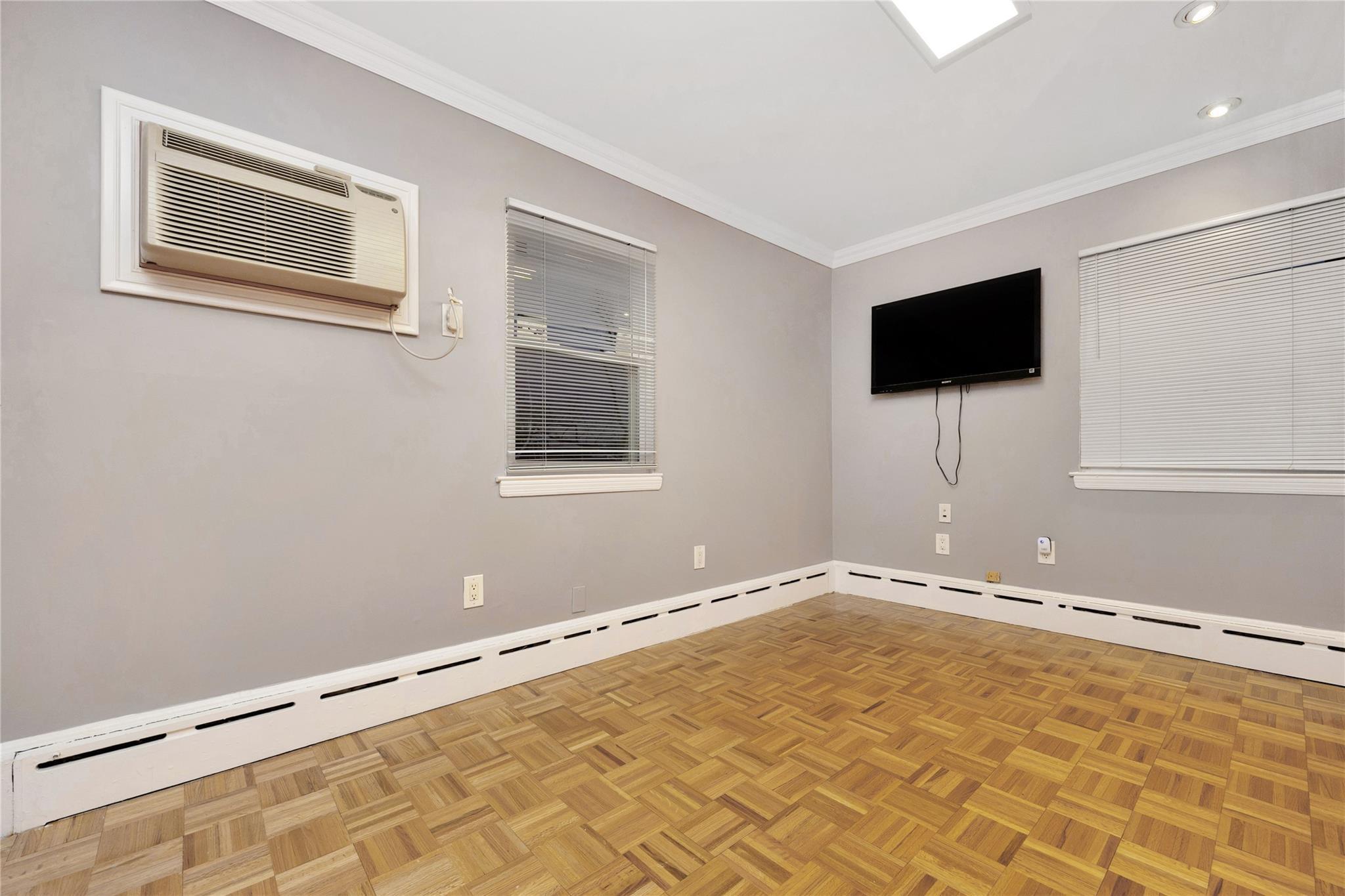 Single Family Saddle Rock  Nassau County, NY 11581, MLS-813880-34