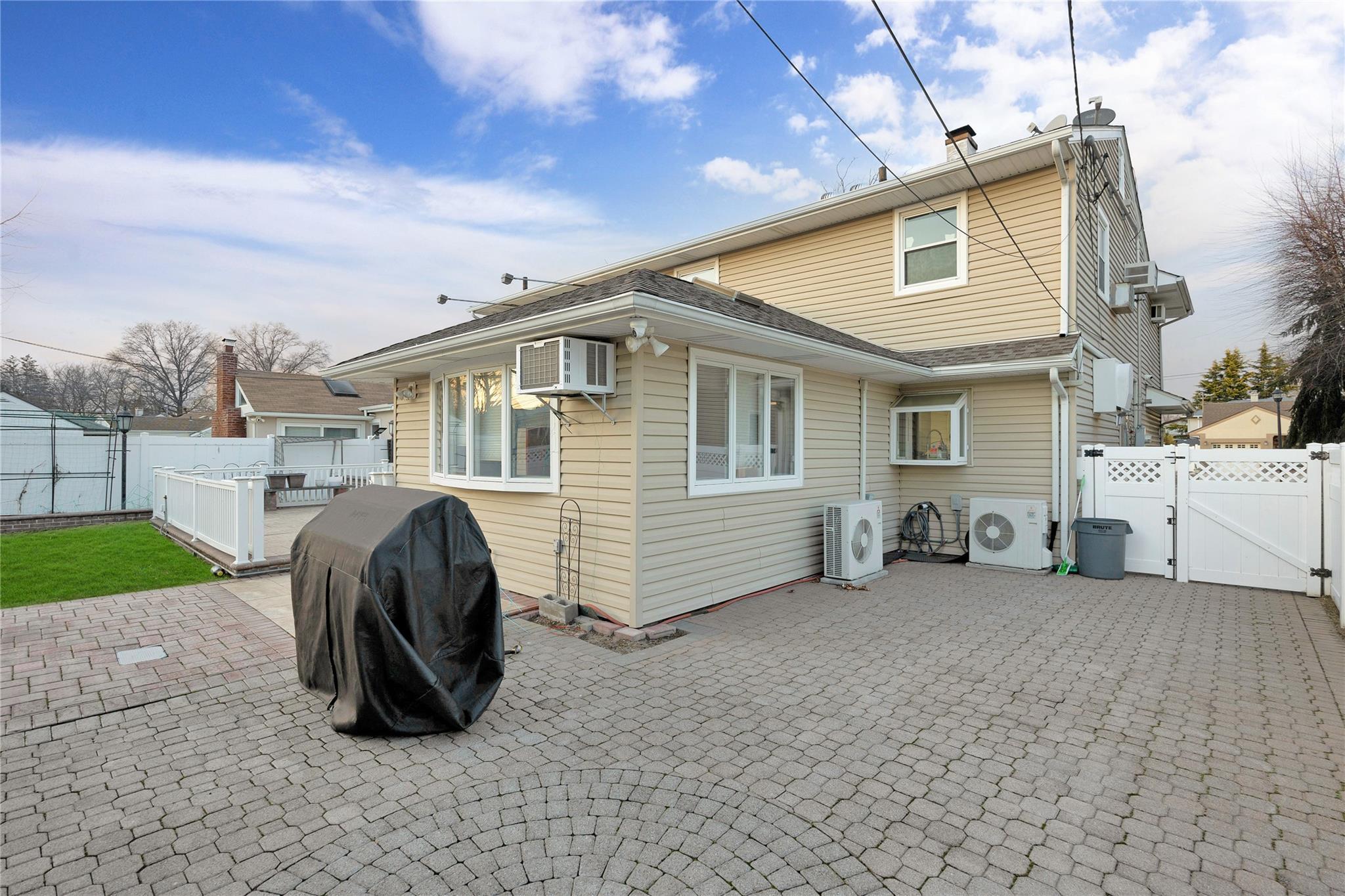 Single Family Saddle Rock  Nassau County, NY 11581, MLS-813880-5