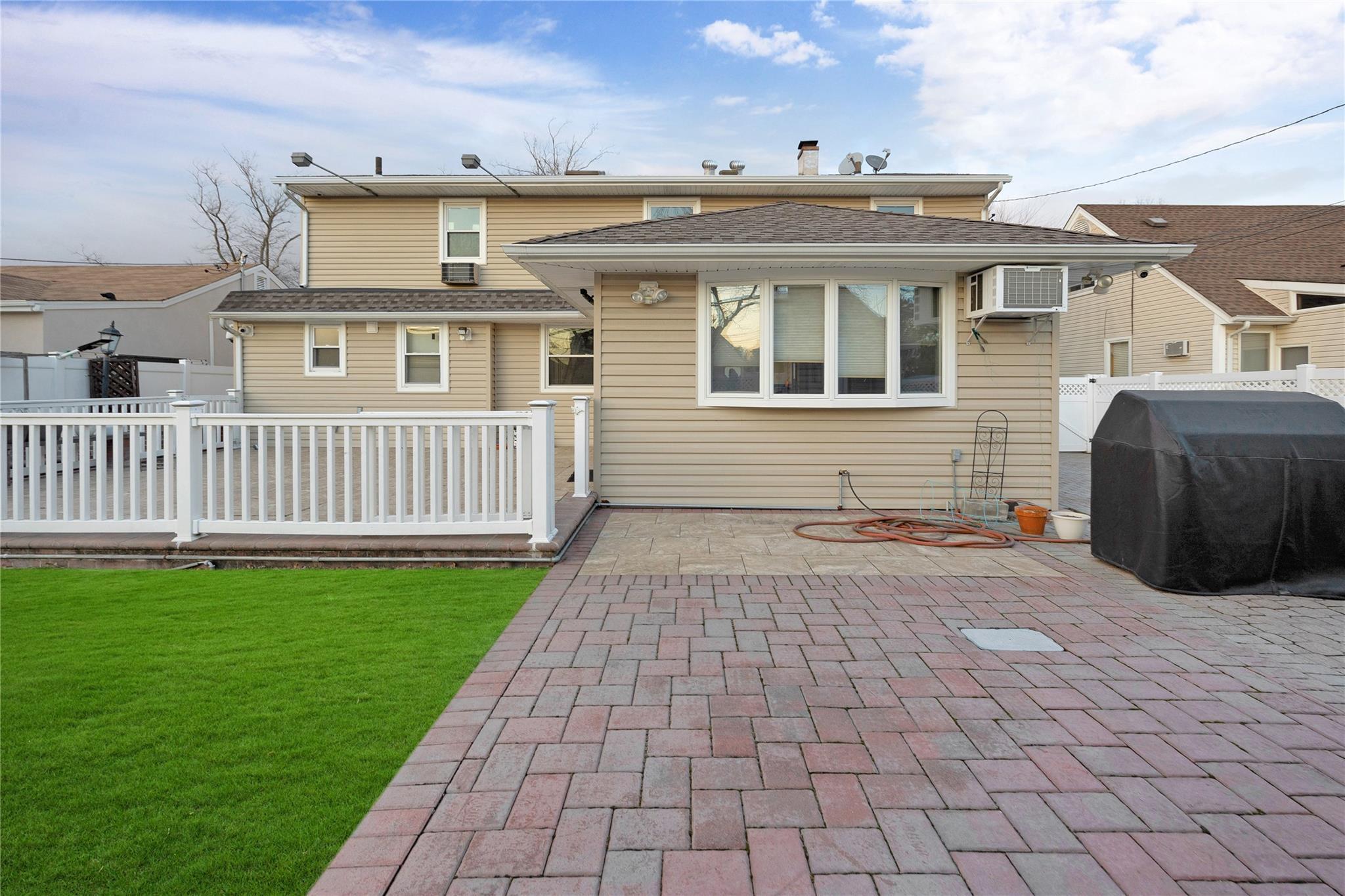 Single Family Saddle Rock  Nassau County, NY 11581, MLS-813880-7