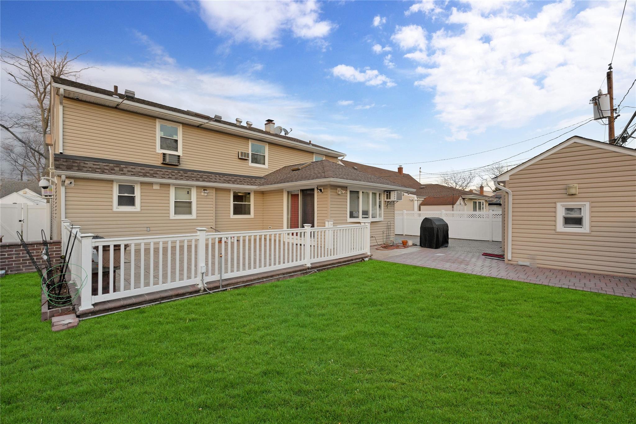 Single Family Saddle Rock  Nassau County, NY 11581, MLS-813880-8