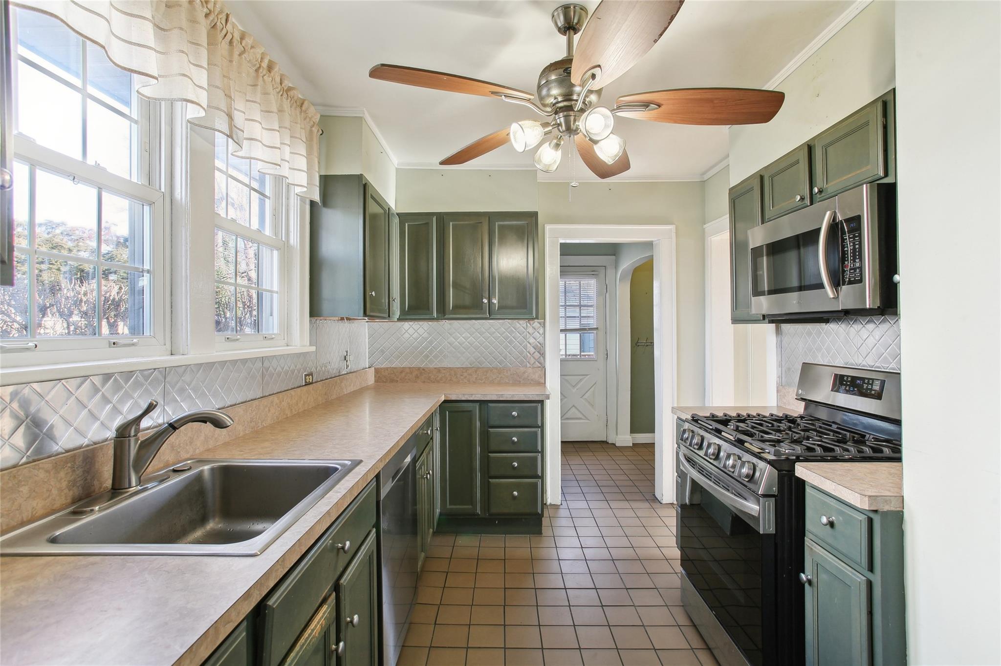 Single Family S Grove  Nassau County, NY 11580, MLS-814170-10