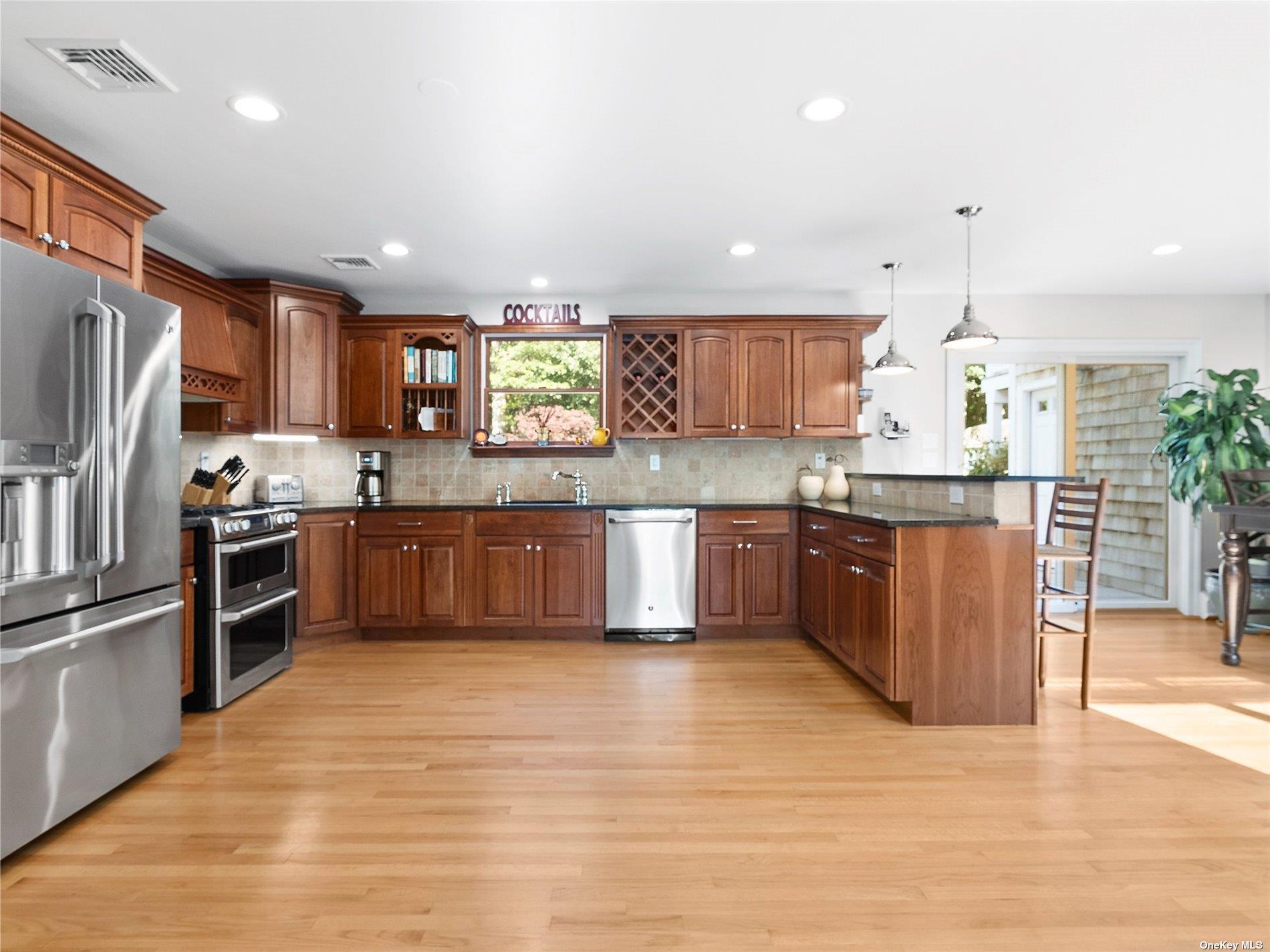 Single Family Magee  Suffolk County, NY 11968, MLS-814514-4